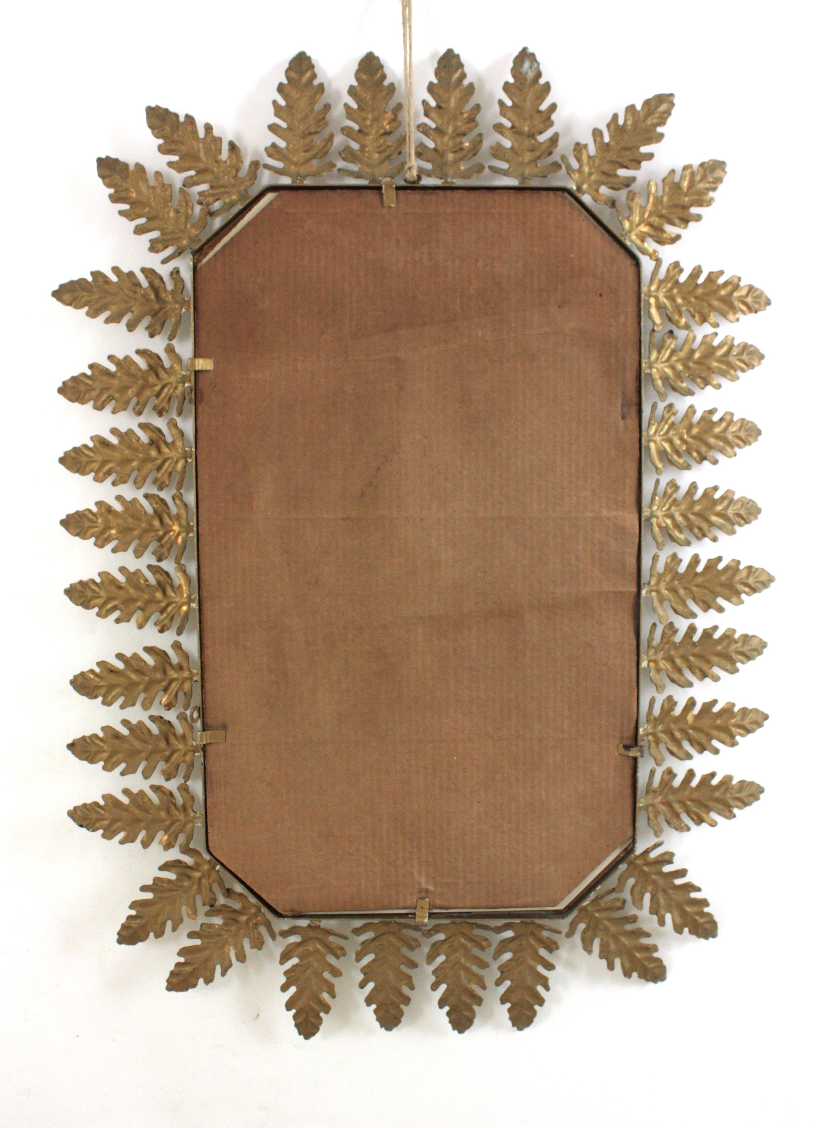 Miroir octogonal ensoleillé avec cadre de feuillage, métal doré de Parcel, années 1950 en vente 3
