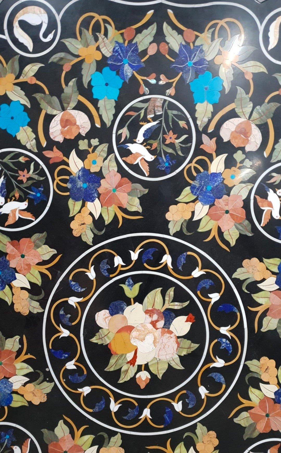 Table top of octagonal shape in semiprecious stones, lapis lazuli, antique green, onyx, etc. etc. ADDITIONAL PHOTOS, INFORMATION OF THE LOT AND SHIPPING INFORMATION CAN BE REQUEST BY SENDING AN EMAIL.

Tags: Piano tavolo di forma ottagonale. Tablero