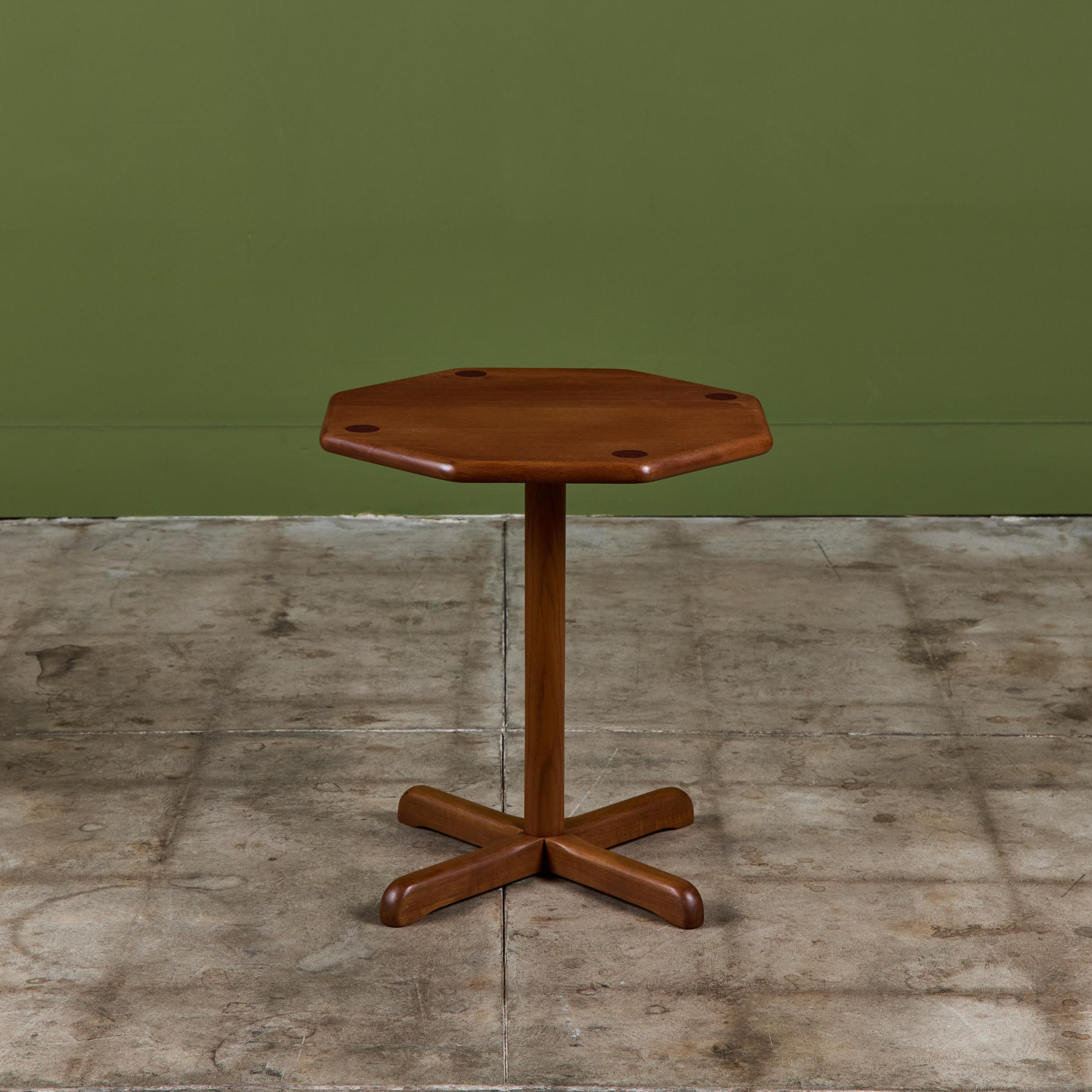 Scandinavo moderno Tavolino ottagonale in teak in vendita
