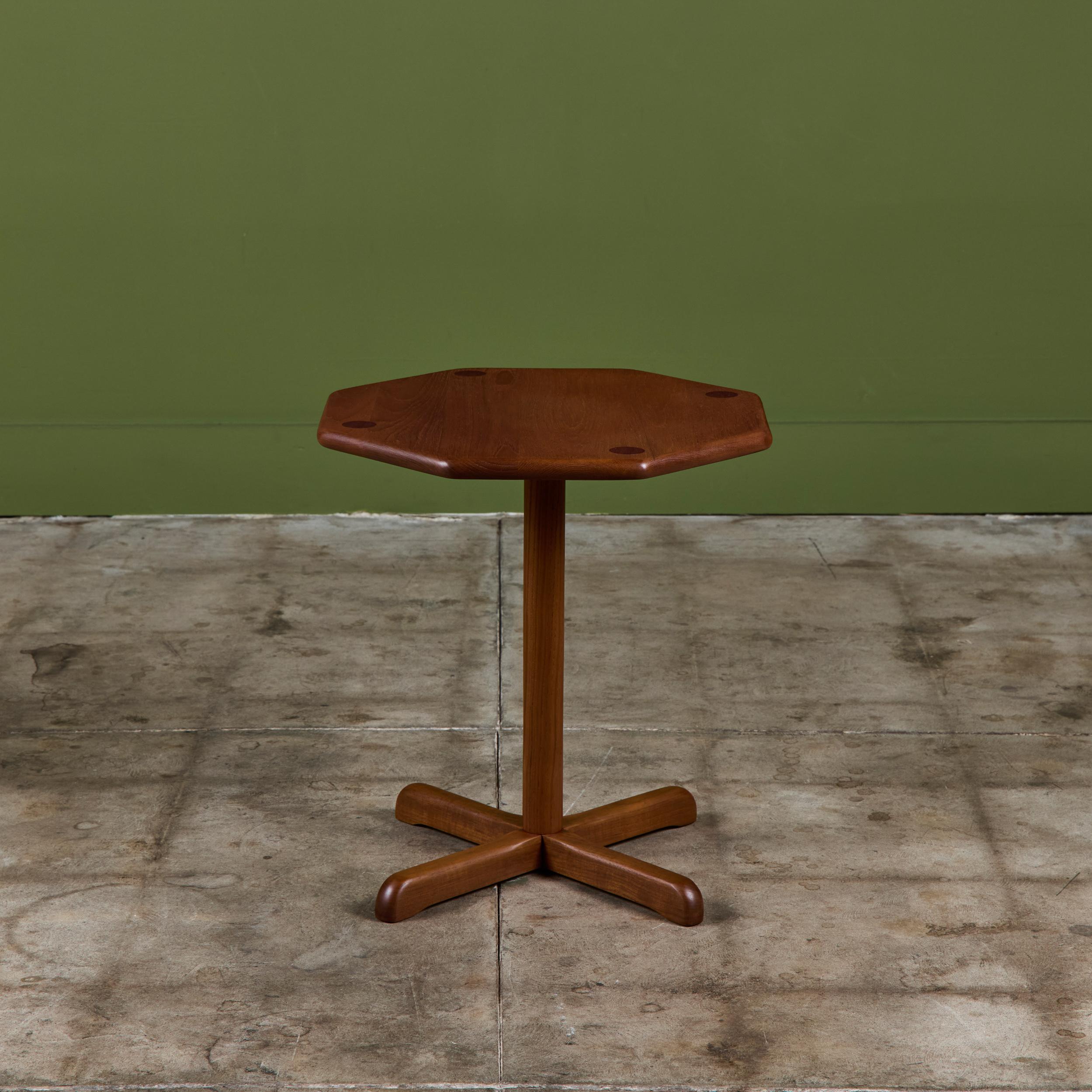 Tavolino ottagonale in teak In condizioni buone in vendita a Los Angeles, CA