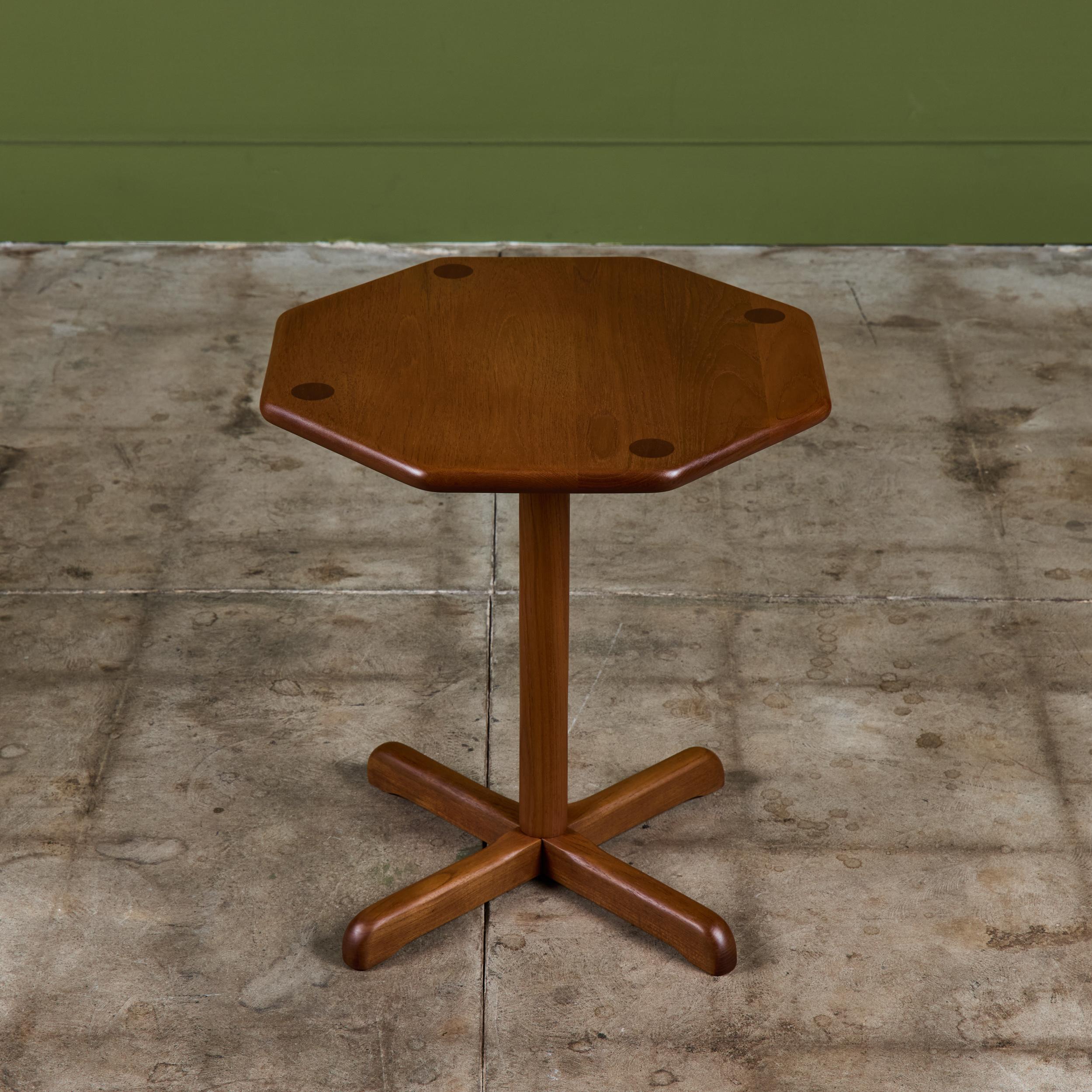 Tavolino ottagonale in teak in vendita 1