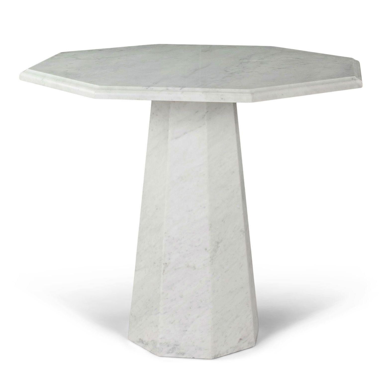 Octagonal Top Dining Table in Carrara Marble In Good Condition For Sale In Houston, TX
