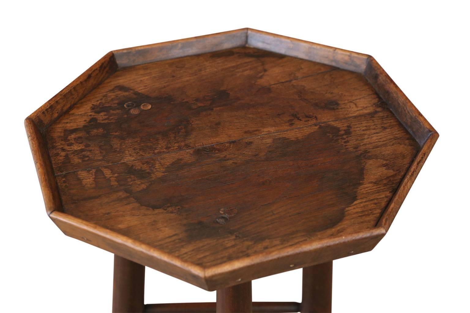 Octagonal top side table: eight-sided gallery-edge oak tray top on three simple, fruitwood legs that are joined by stretchers. Constructed in the early 19th century and in excellent, solid condition with its original colour. Perfect height for use