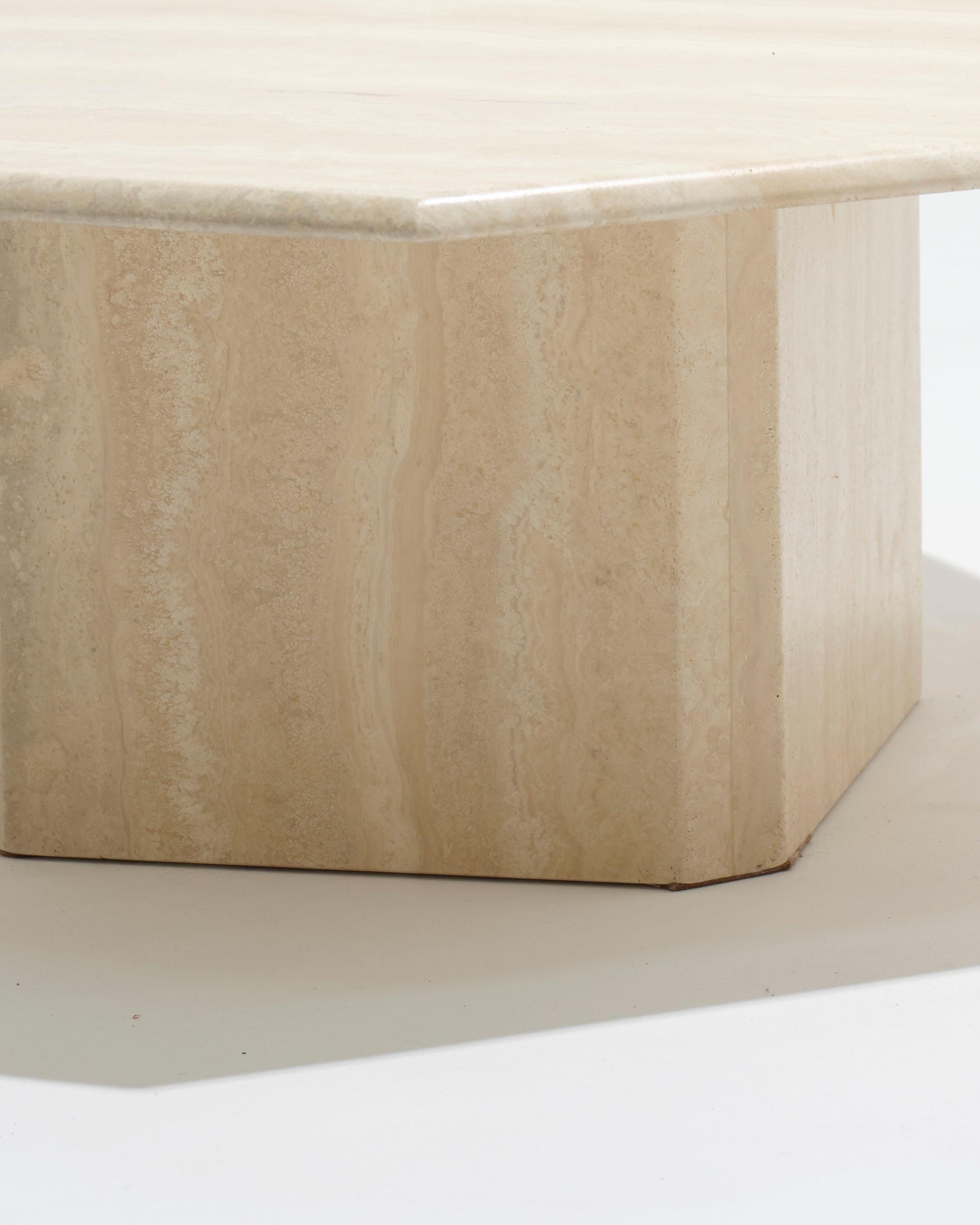 Mesa de centro octogonal de travertino, años 70 en venta 4