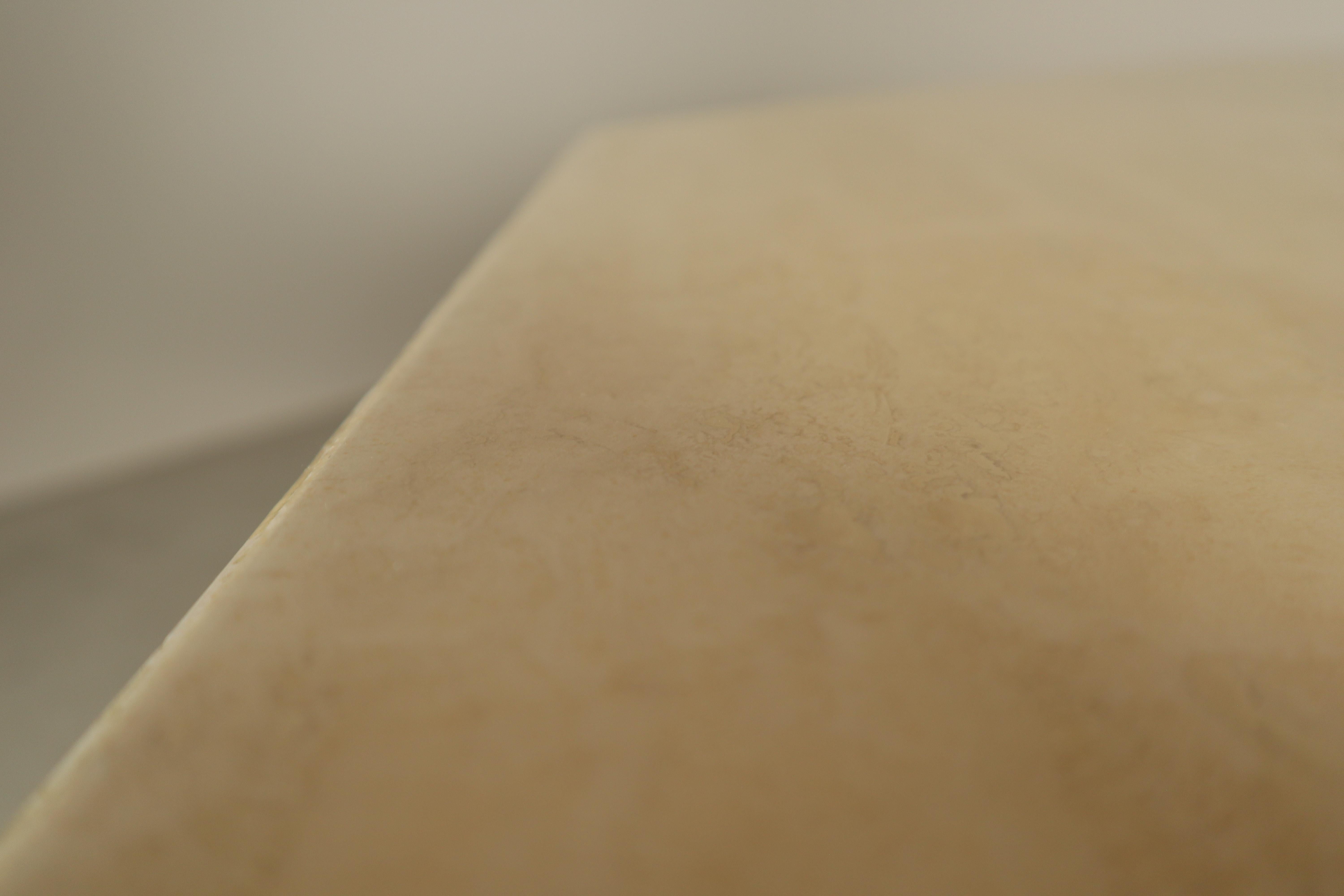 Mesa de comedor octogonal de travertino, Italia Años 70 en venta 9