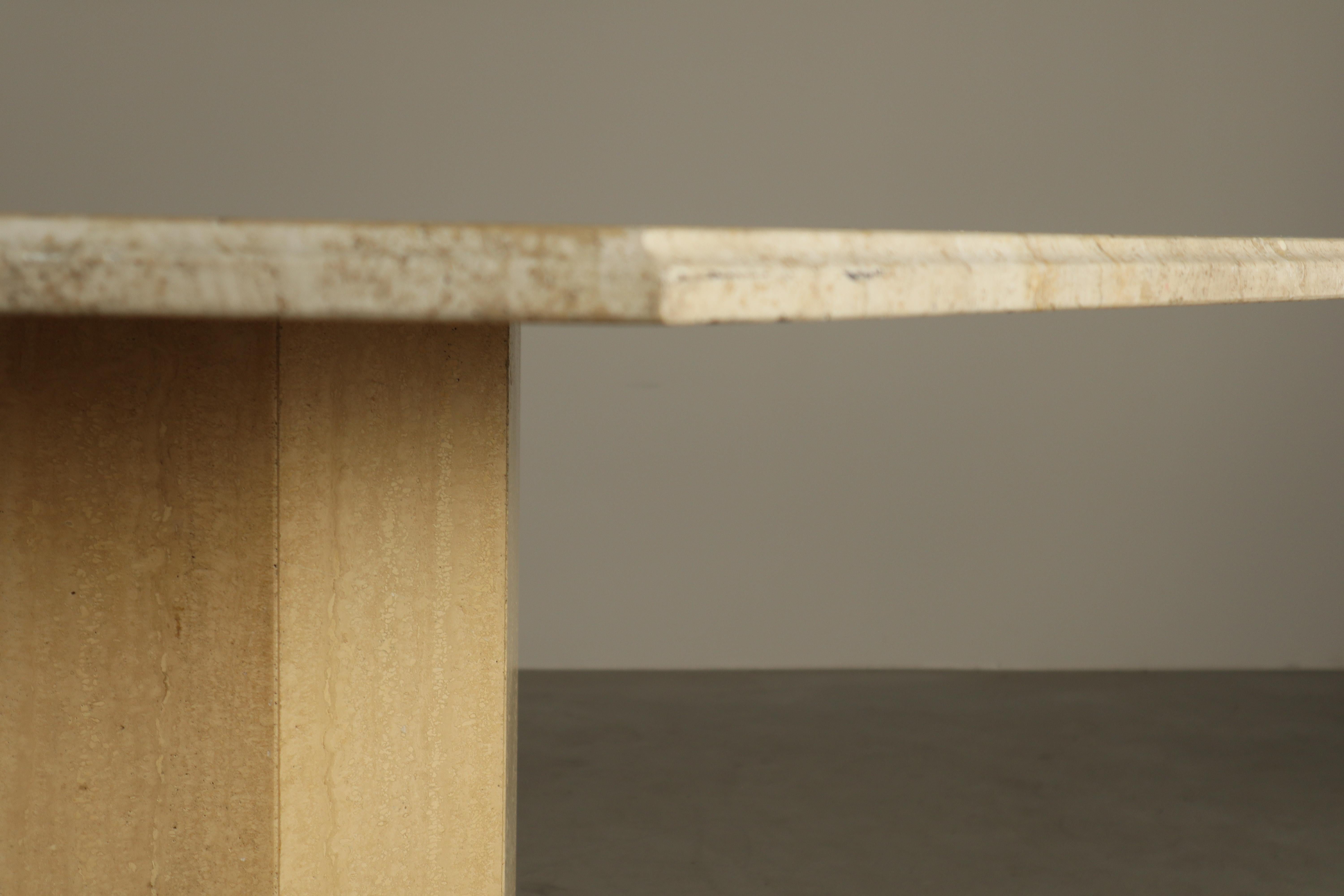 Mesa de comedor octogonal de travertino, Italia Años 70 Italiano en venta