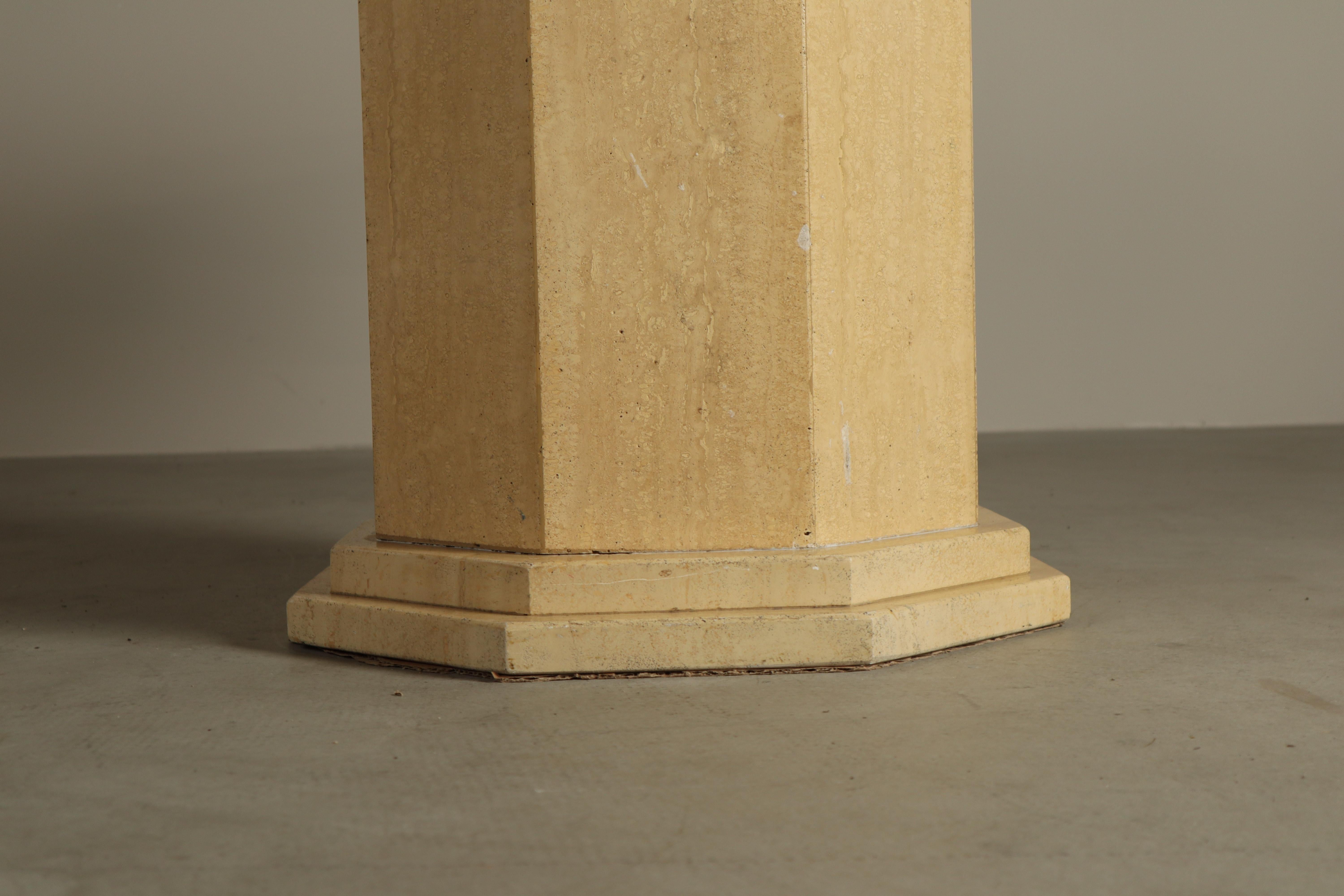 Mesa de comedor octogonal de travertino, Italia Años 70 en Bueno estado para la venta en Langemark-Poelkapelle, BE