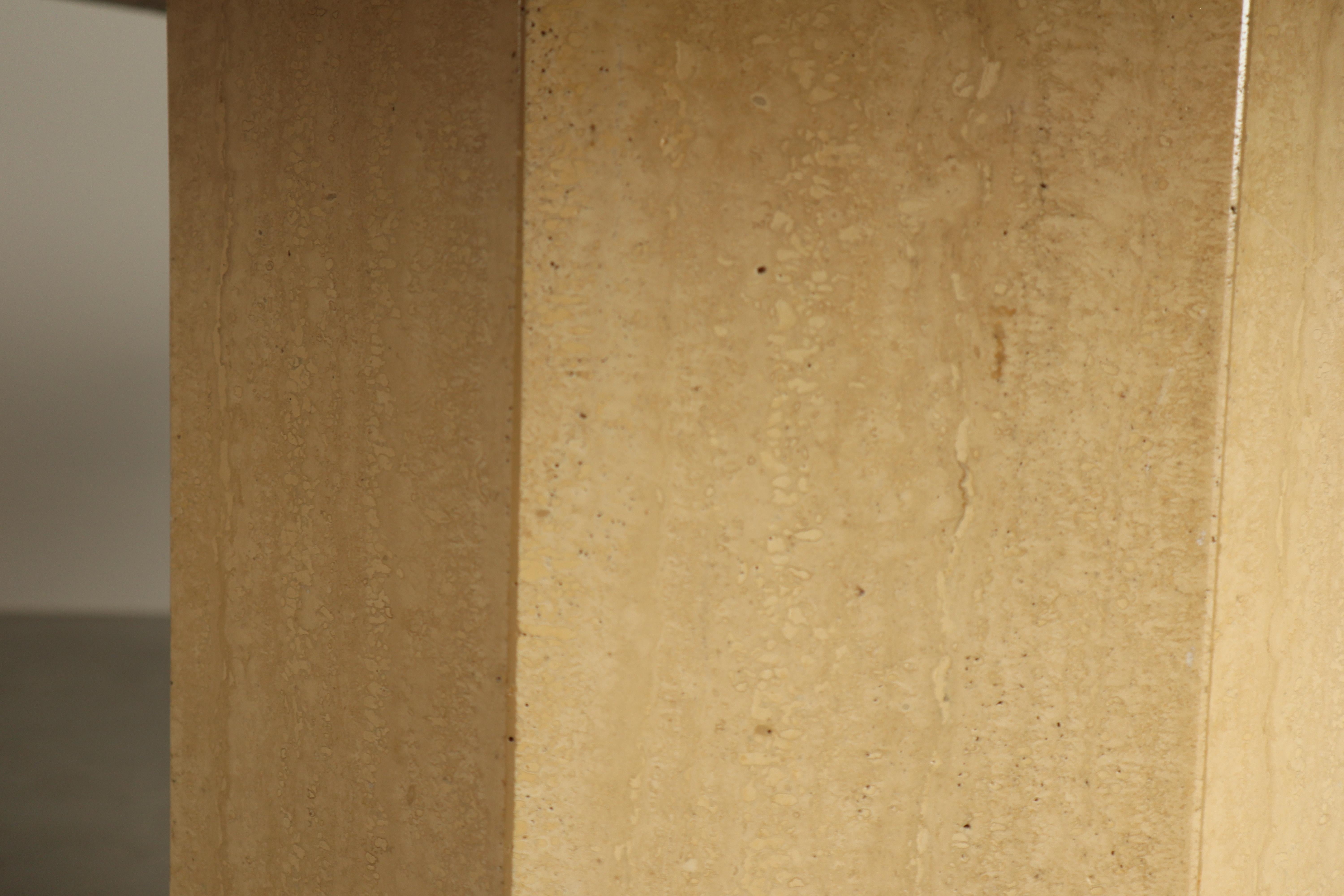 Mesa de comedor octogonal de travertino, Italia Años 70 Travertino en venta