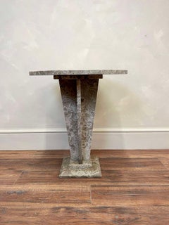 Table d'appoint octogonale en marbre travertin.