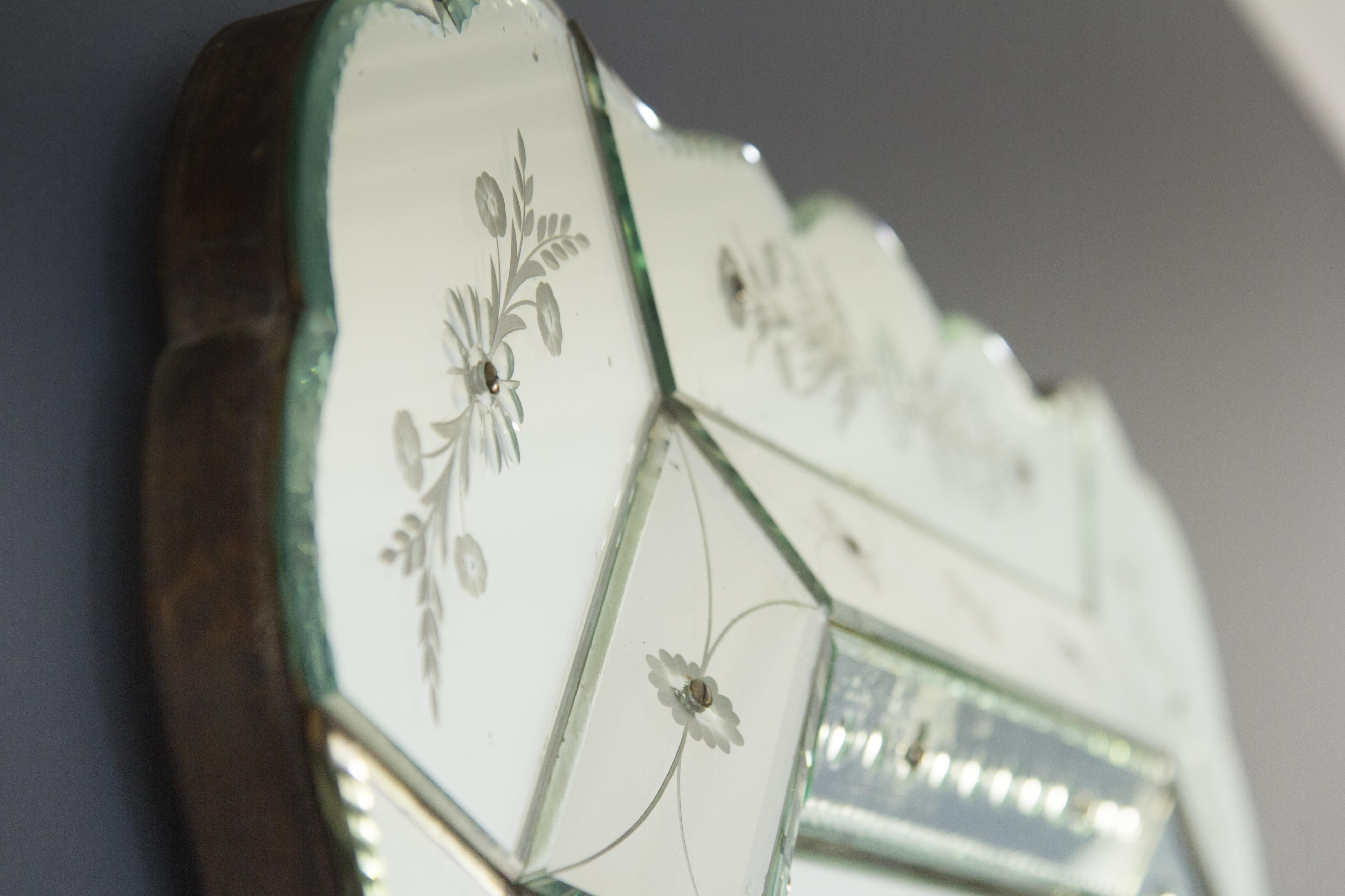 Octagonal Venetian Mirror with Etched Floral Decors, 1930s In Good Condition In Barntrup, DE