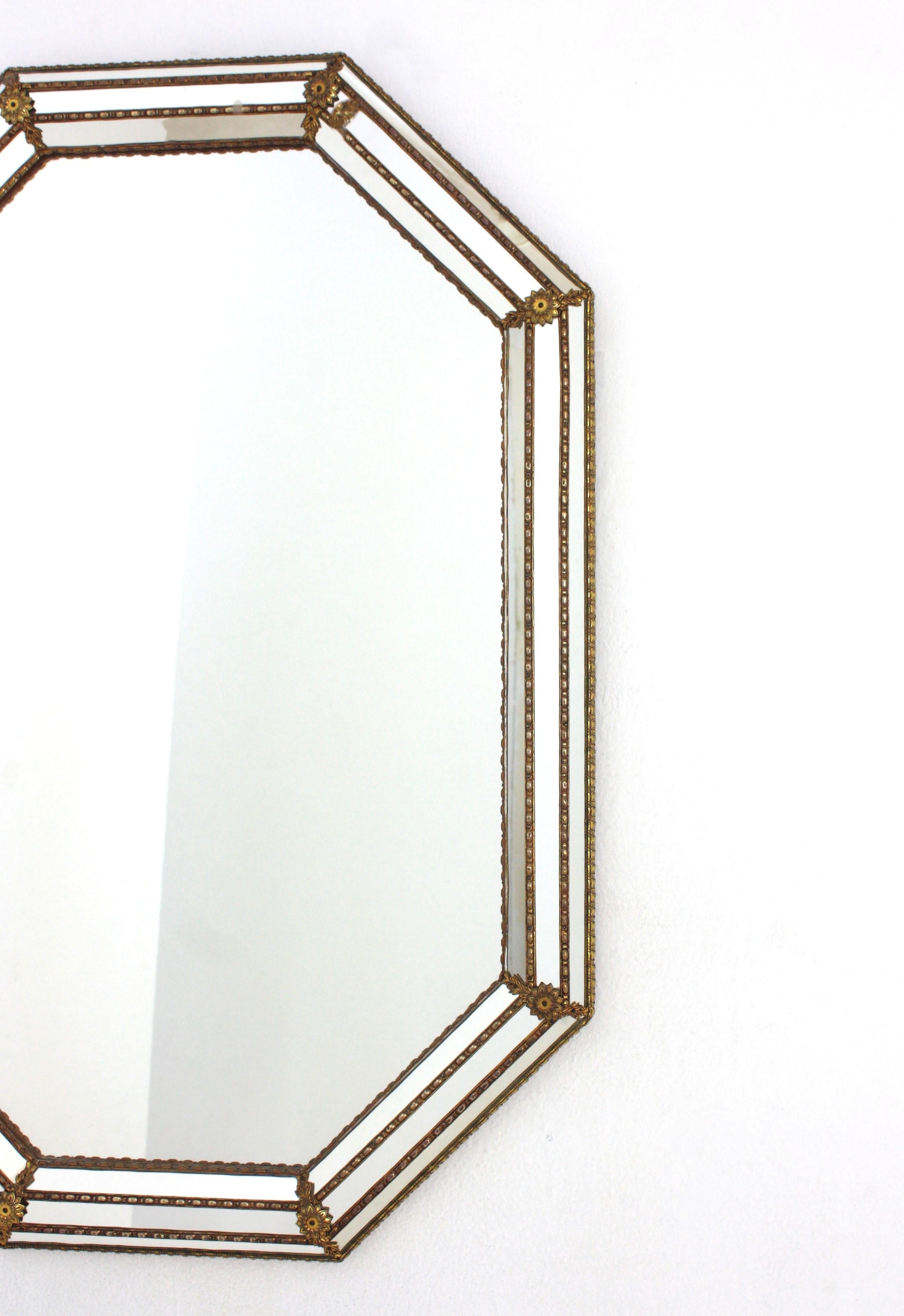 Miroir octogonal vénitien avec détails en laiton 1