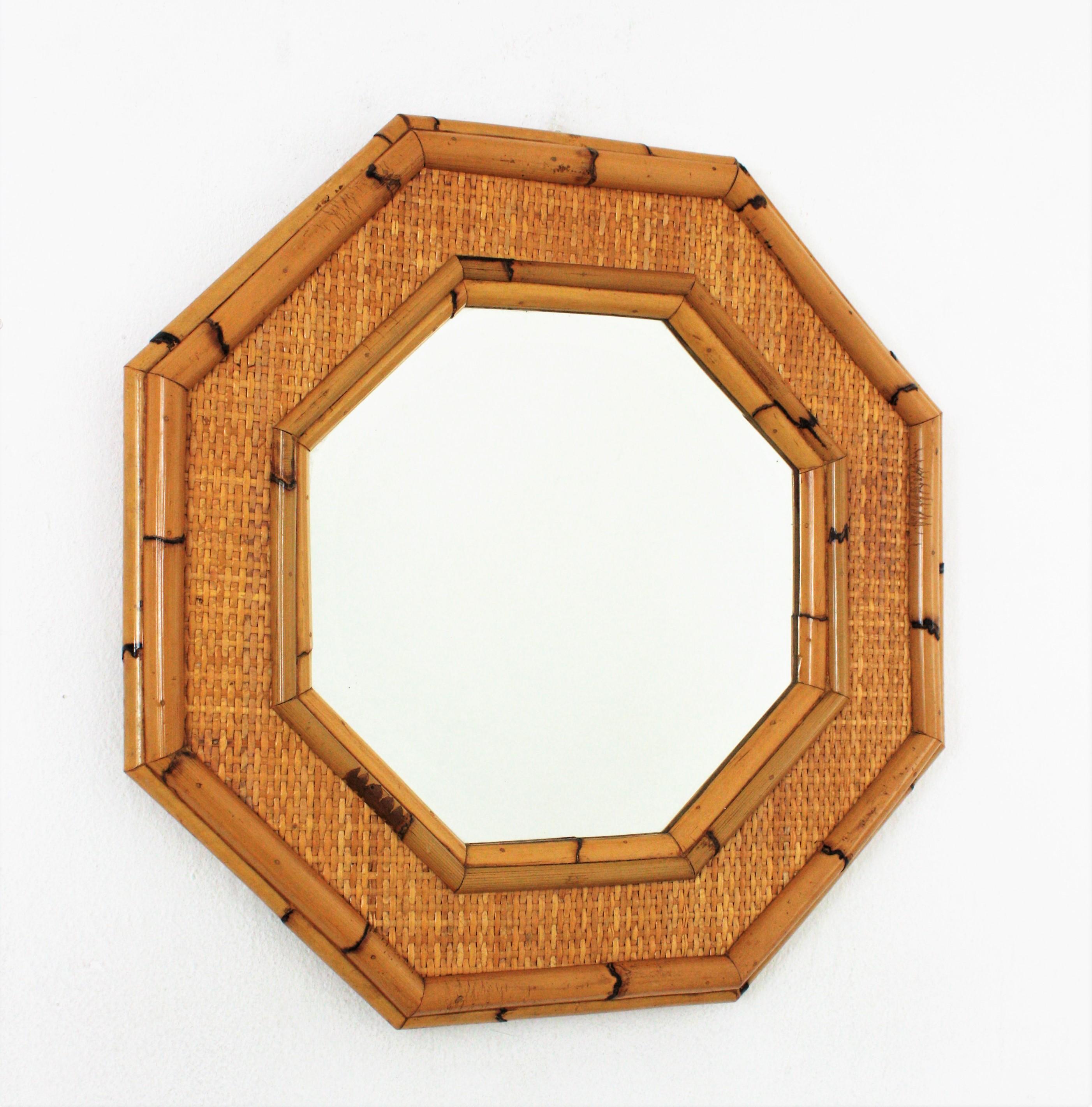 Octagonal mirror with thick bamboo frame and woven wicker, Italy, 1960-1970.
Elegant mid-20th century woven rattan and bamboo wall mirror in octagon shape. It has reminiscences of the designs by Gabriella Crespi and Christian Dior Home