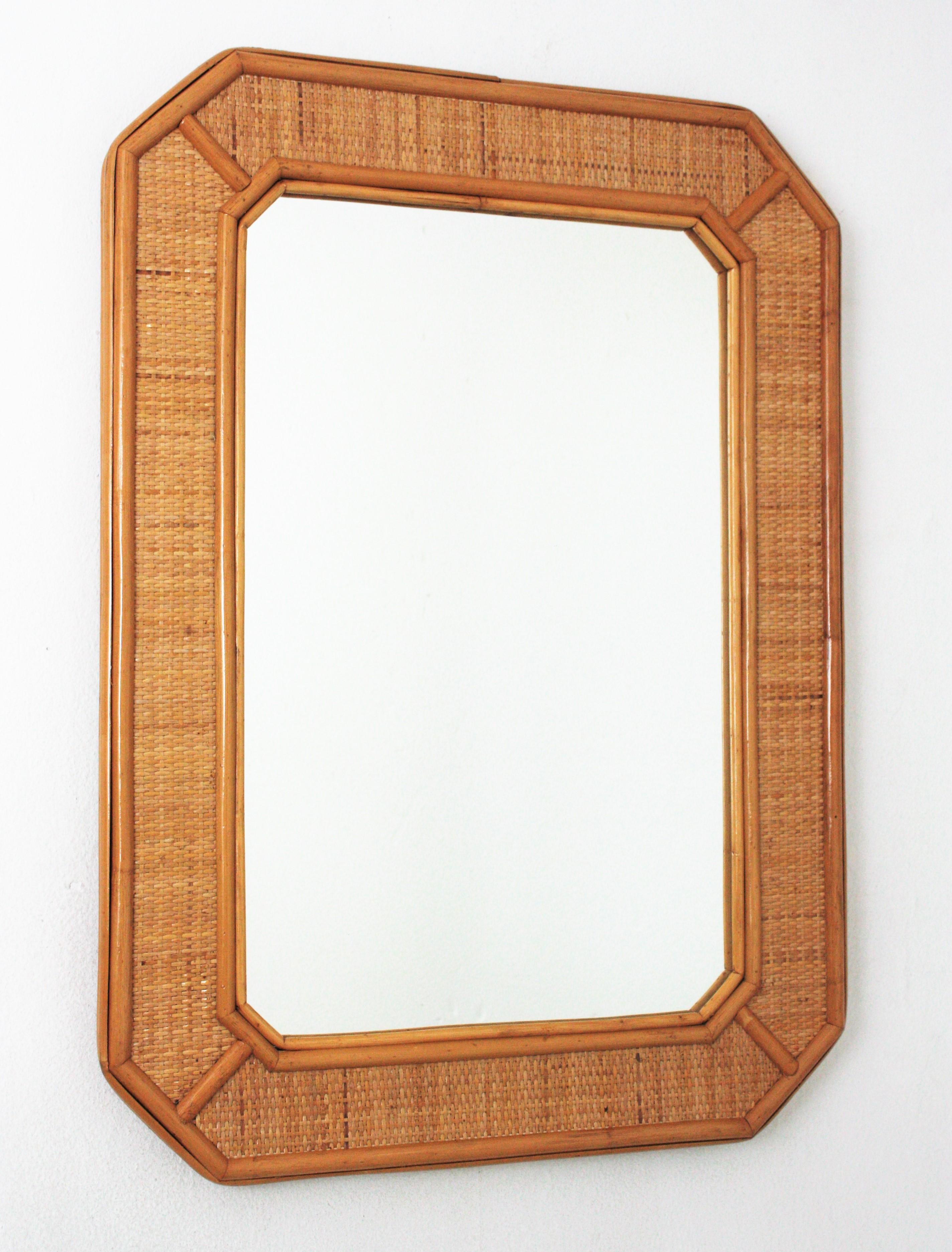 Large Octagonal mirror in Rattan and Wicker, Italy, 1960-1970.
Elegant mid-20th century woven wicker, bamboo rattan frame with chamfered corners. It has reminiscences of the designs by Gabriella Crespi and Christian Dior Home collection.
This