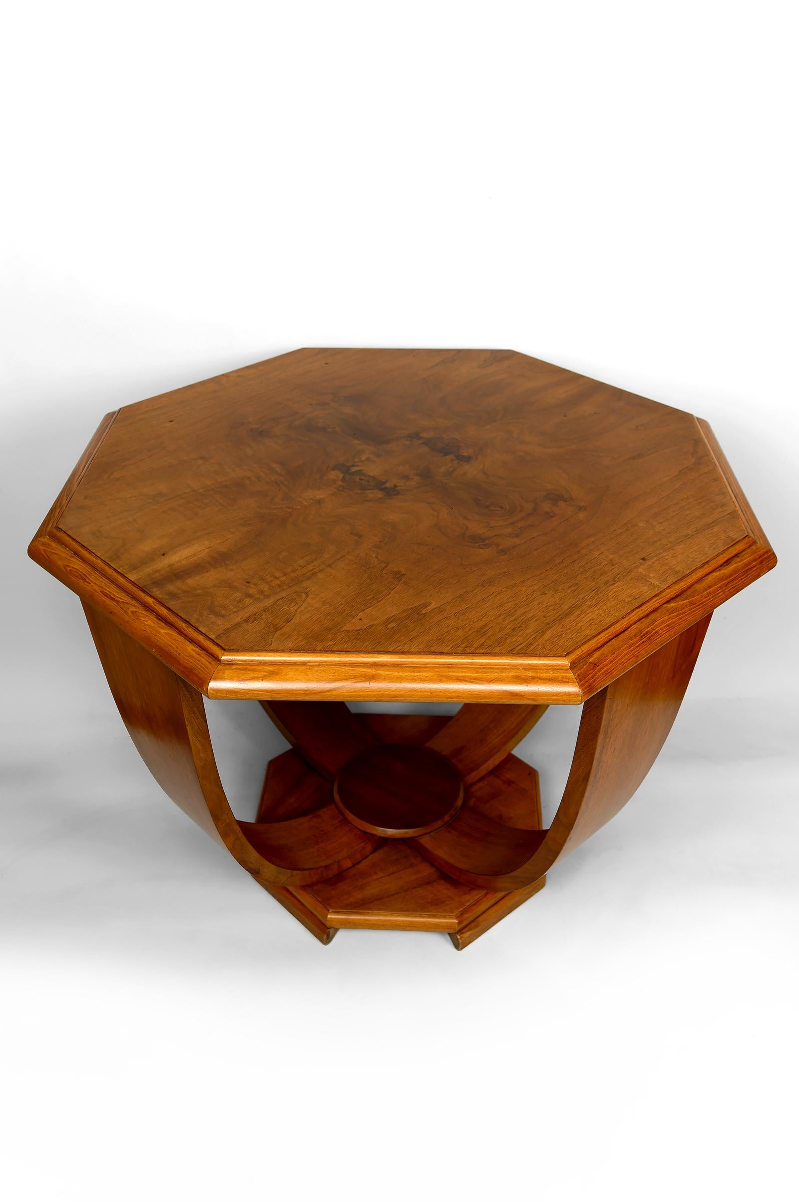 Tavolino ottagonale in noce / Gueridon - Art Deco modernista, Francia, CIRCA 1925 in vendita 1