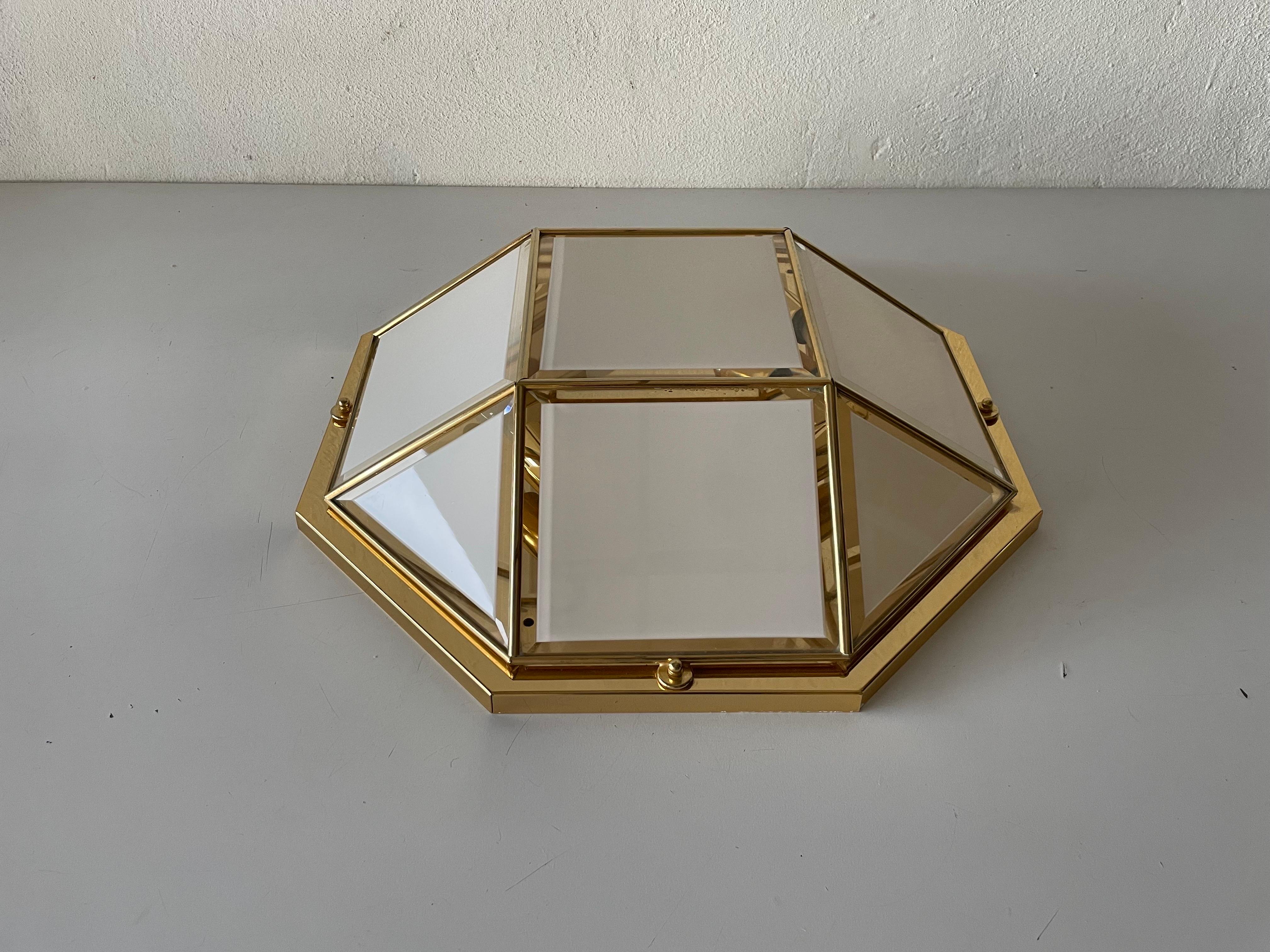 Octagonal white glass and gold metal ceiling lamp or Flush Mount by Star Leuchten, 1980s, Germany

Sculptural very elegant rare design flush mount. 

It is very ideal and suitable for all living areas.


Lamp is in good condition. No damage,
