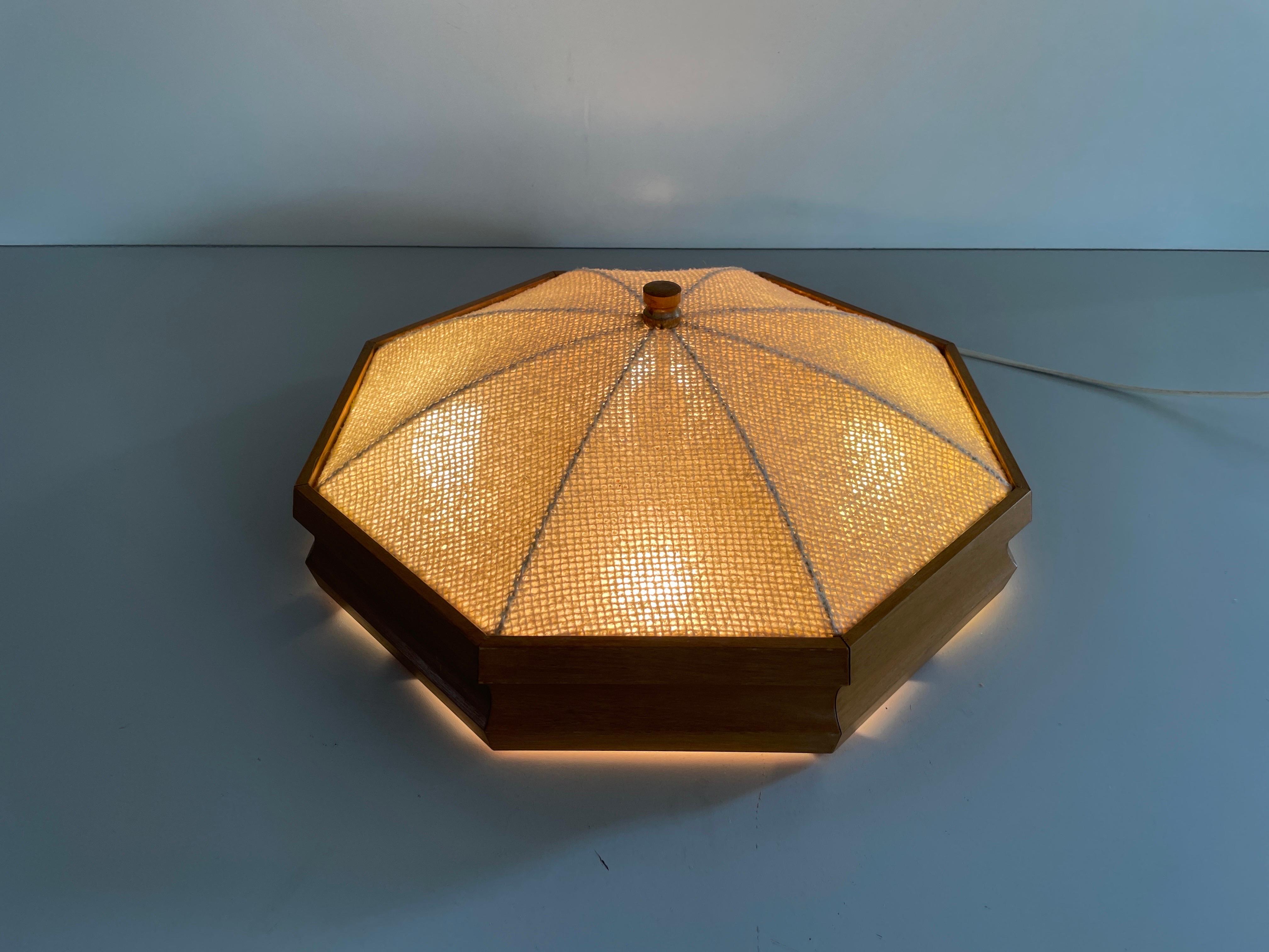 Lámpara octogonal de empotrar con cuerpo de madera y tela, años 60, Alemania en venta 4