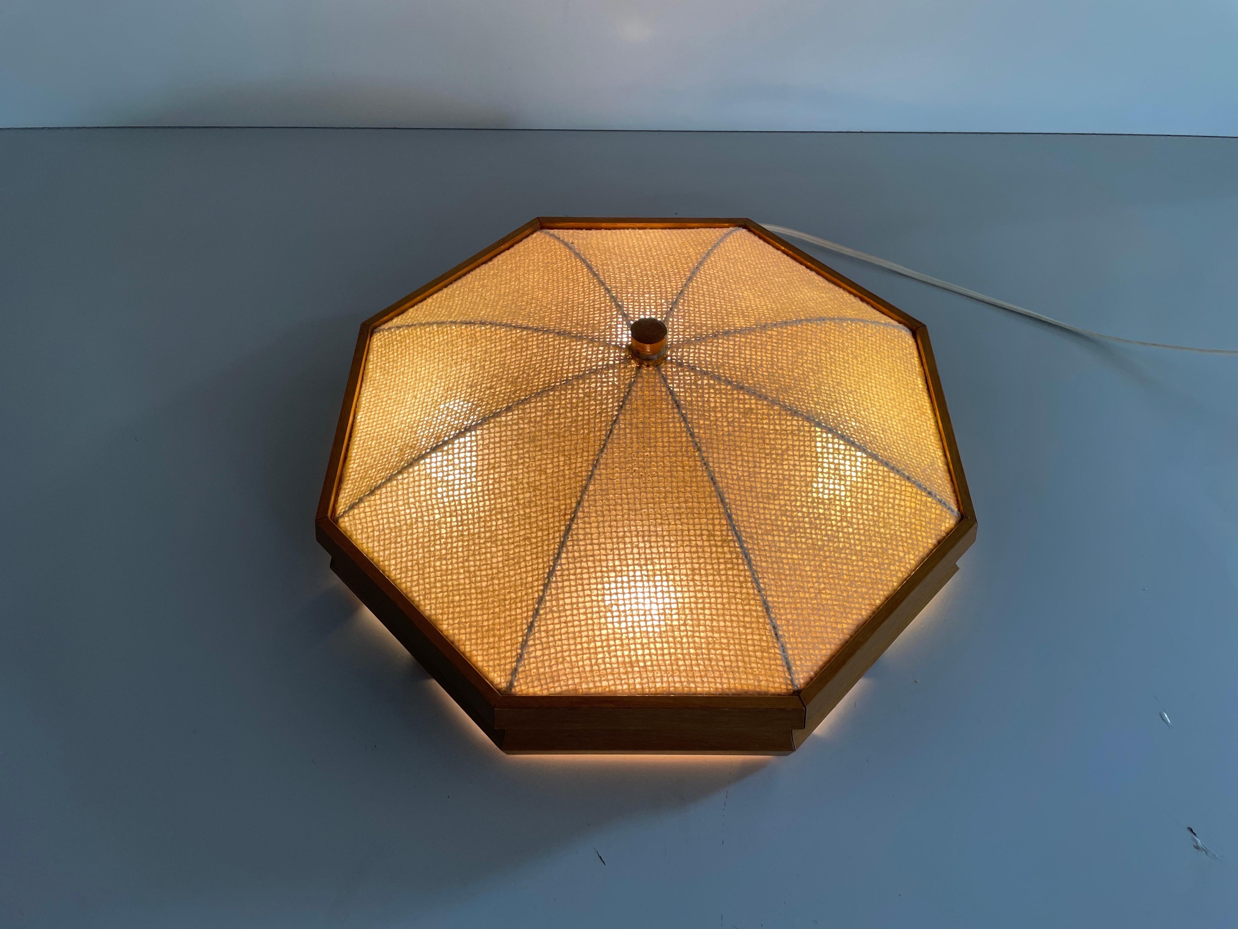 Lámpara octogonal de empotrar con cuerpo de madera y tela, años 60, Alemania en venta 6