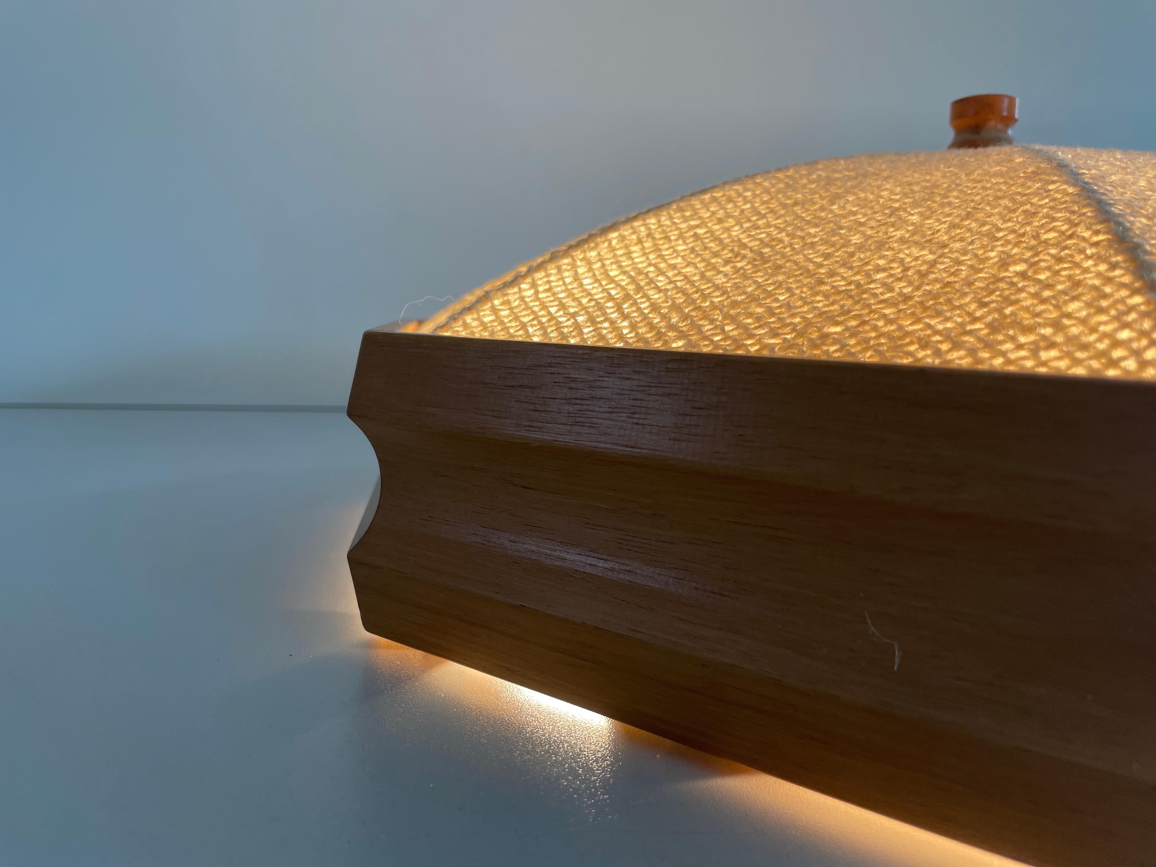 Lámpara octogonal de empotrar con cuerpo de madera y tela, años 60, Alemania en venta 9