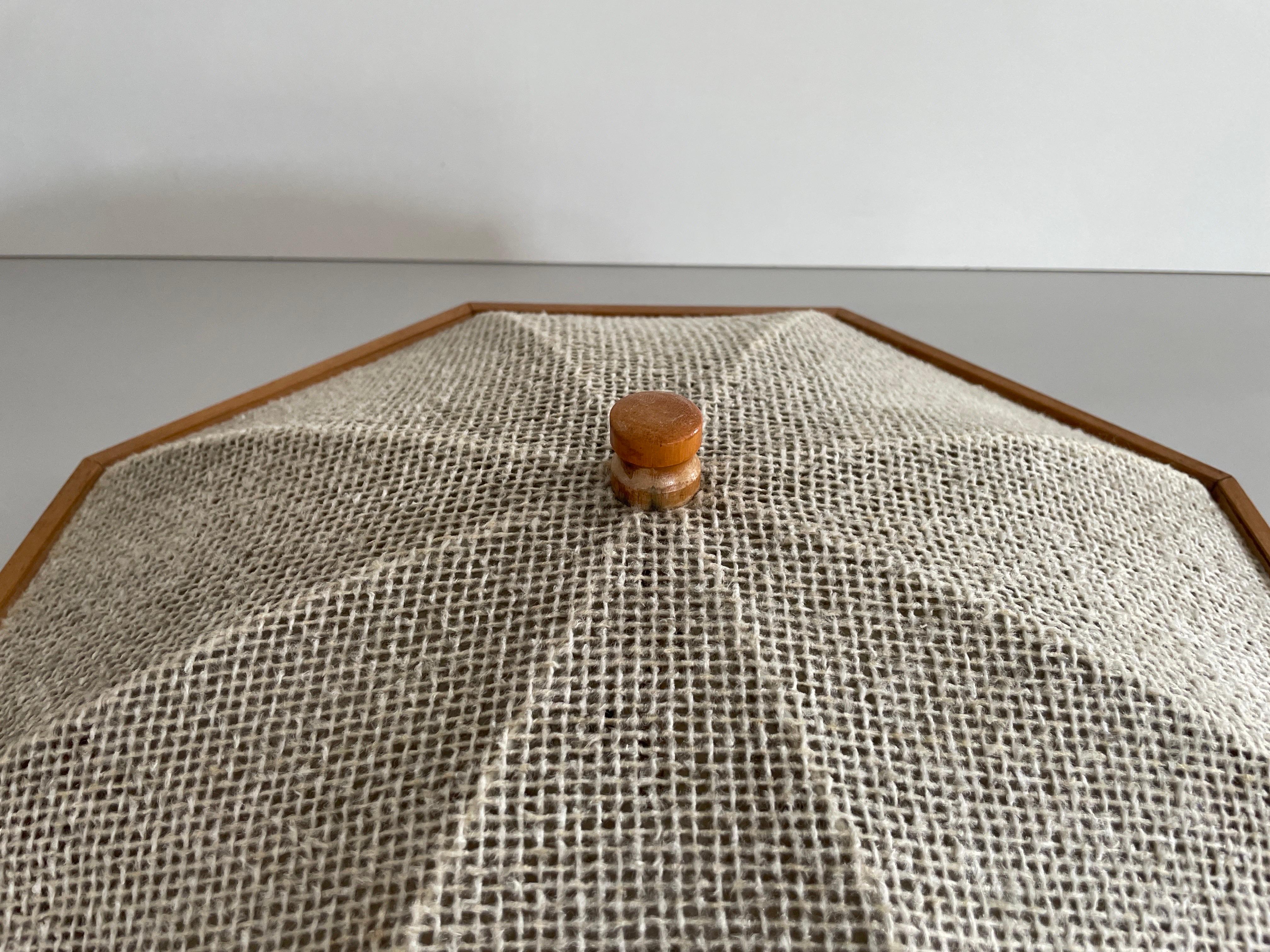 Lámpara octogonal de empotrar con cuerpo de madera y tela, años 60, Alemania mediados del siglo XX en venta