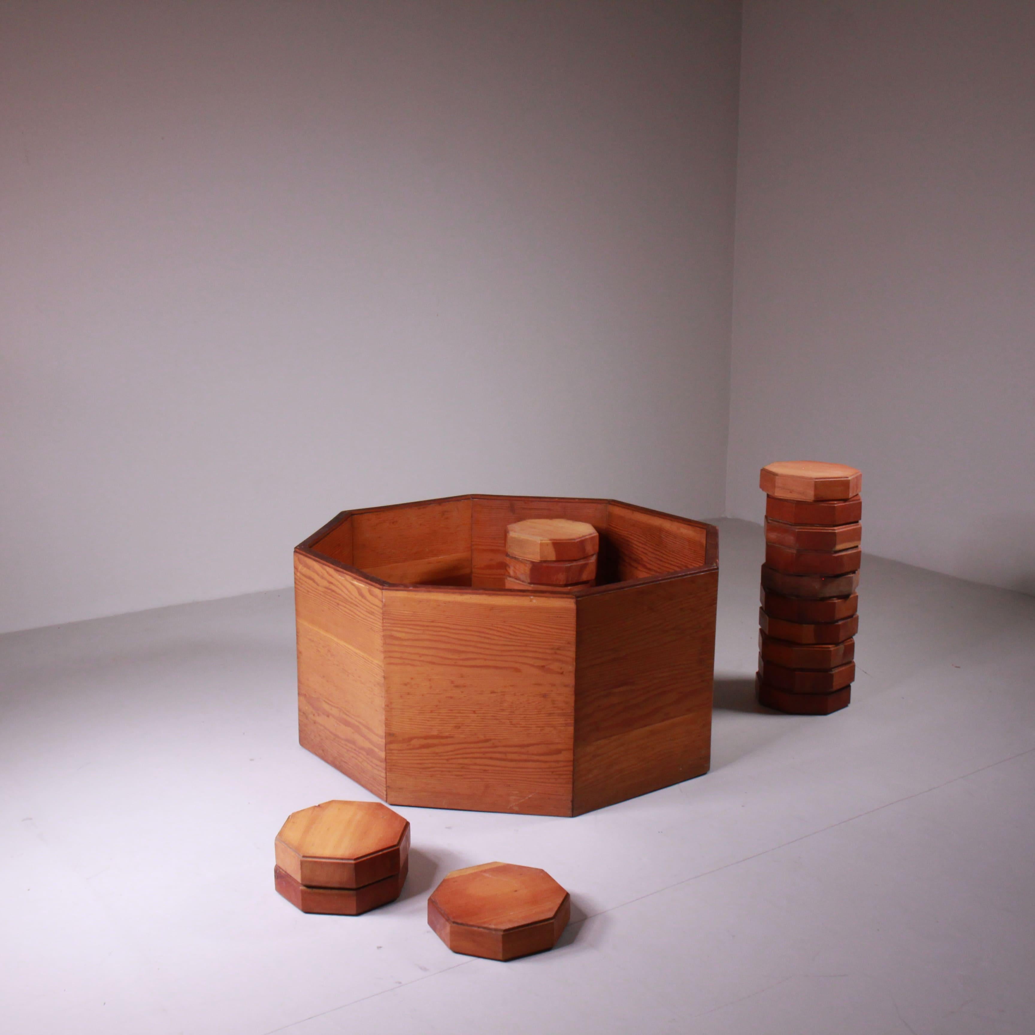 Porte-plante octogonal en bois, 1960 en vente 9
