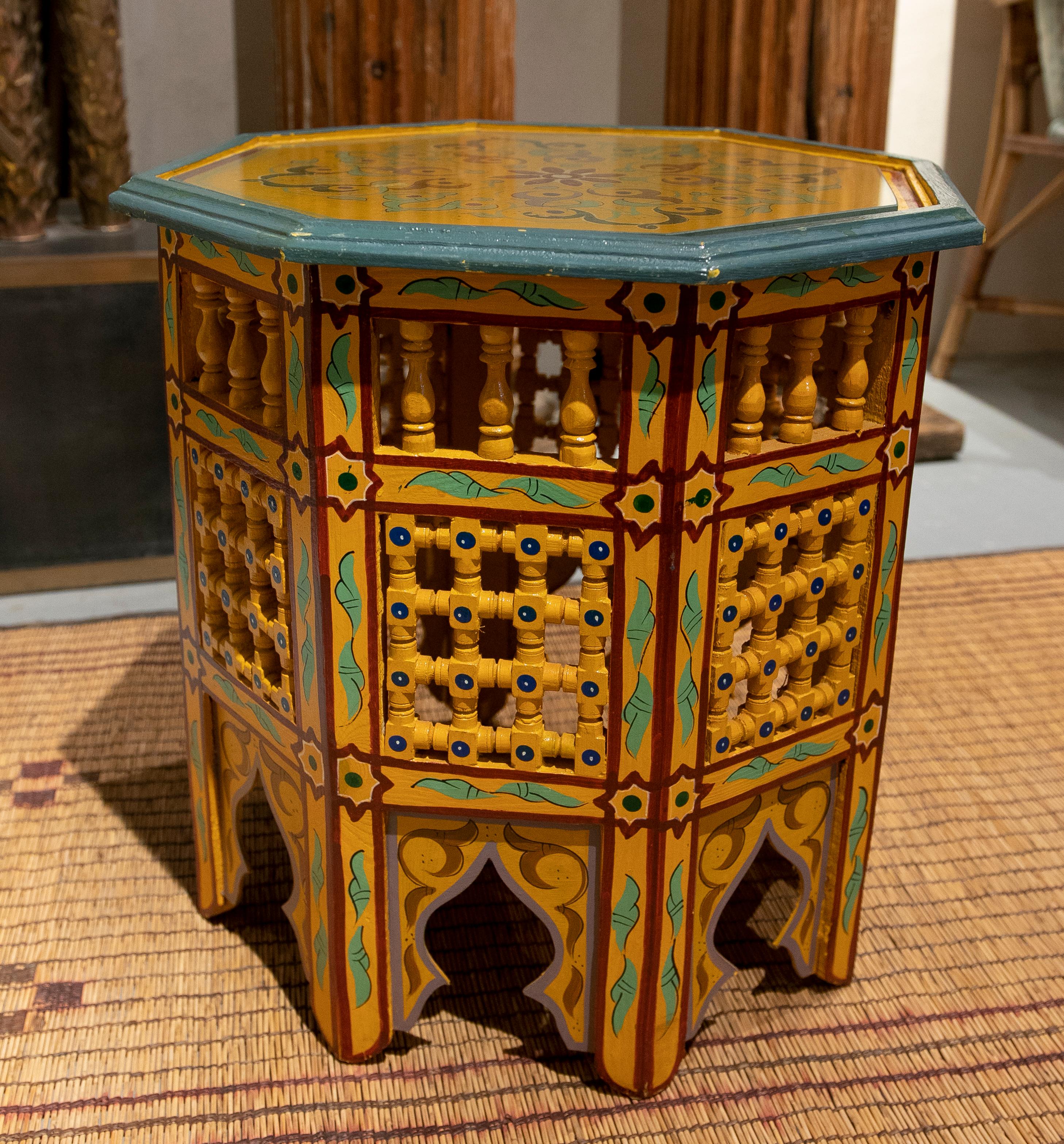 Octagonal wooden sidetable handpainted in yellow and green 2