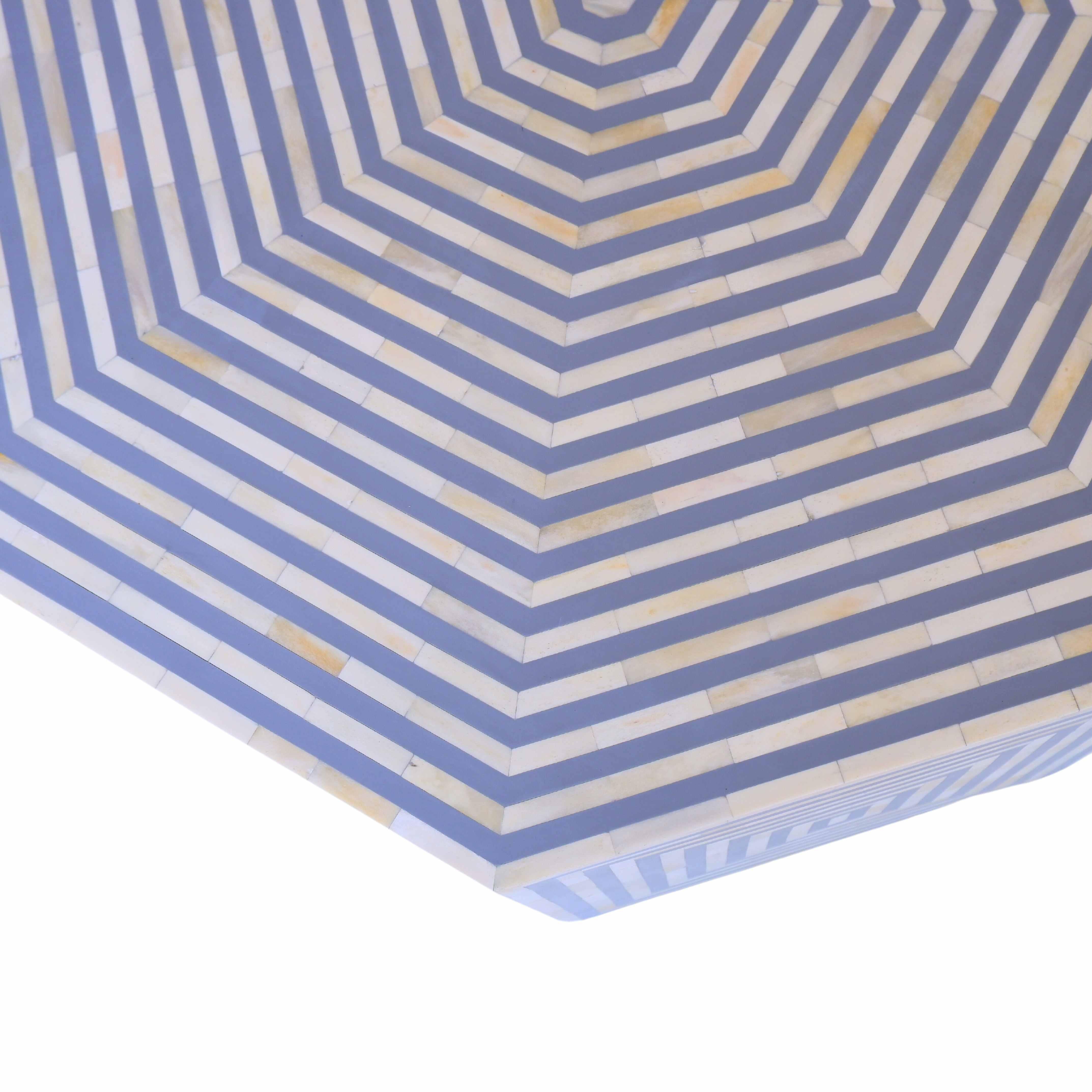 Incrusté Table basse grise octogonale avec base à feuilles en laiton en vente