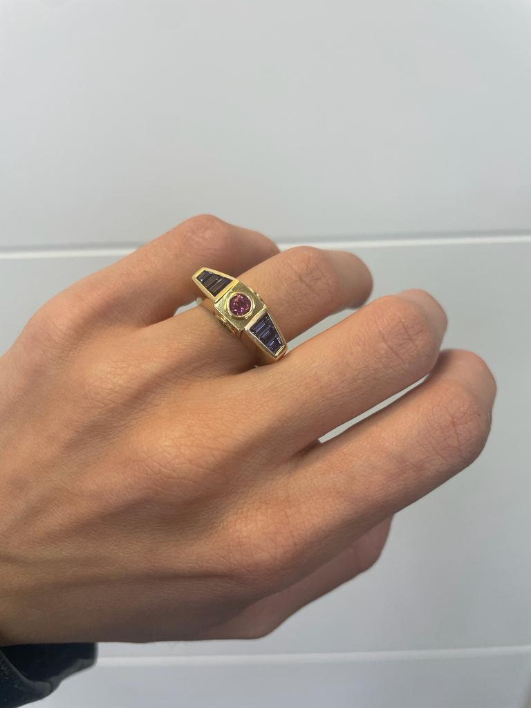 Very unique PREMIERS JOYAUX Ring with a center stone that you can rotate and switch stone color for a fresh new look each time, Solid 18k Yellow Gold, Estate Ring, 
 
~~ S e t t i n g ~~
Solid 18k Yellow Gold
11.57 grams
Ring Size 6.5 US
 
~~ Stones