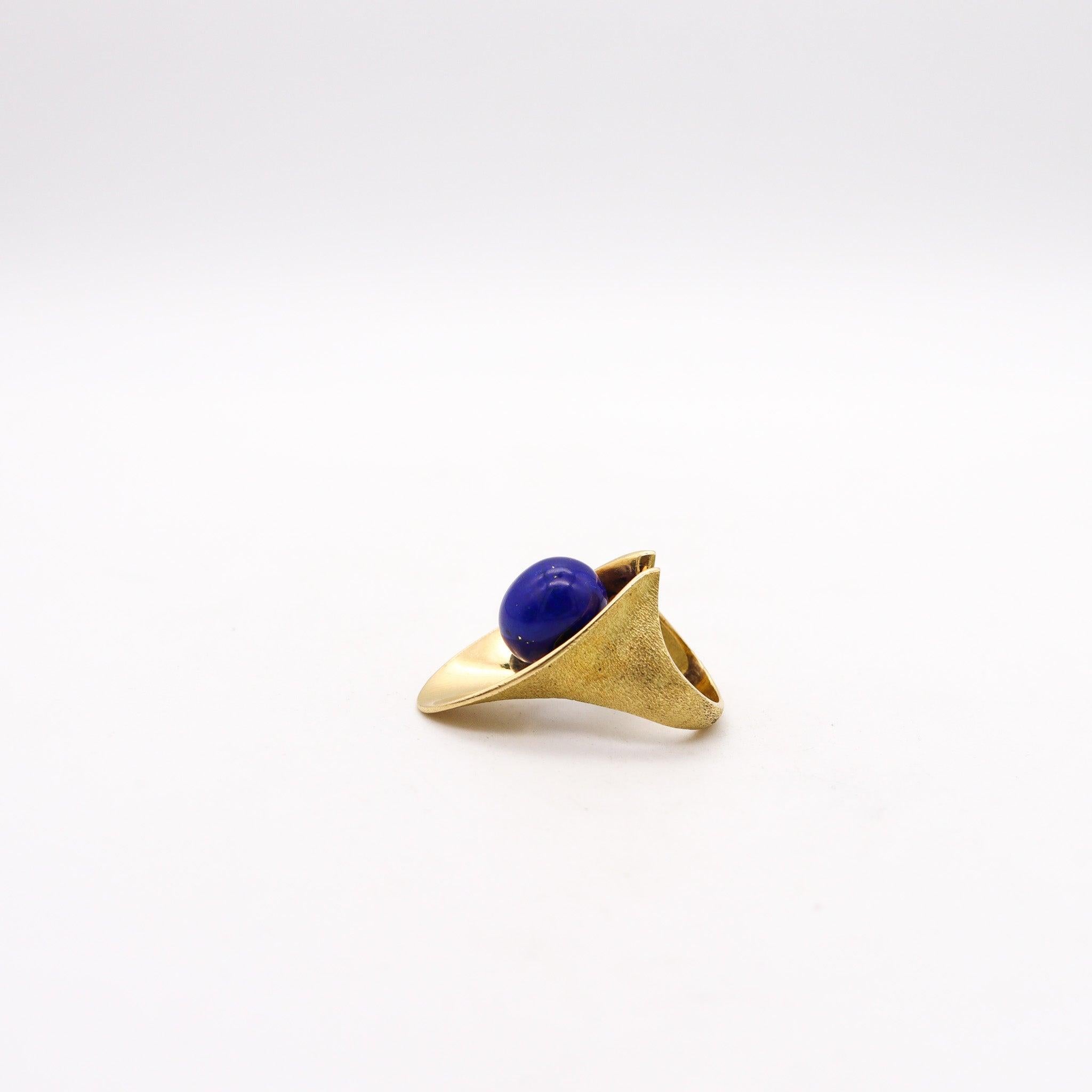 Sculptural modernist cocktail ring designed by Octavio Sarda Palau.

This is a fabulous cocktail ring, created in Barcelona Spain by the artist goldsmith Octavio Sarda Palau, back in the 1980. This modernist ring is very unusual and has been