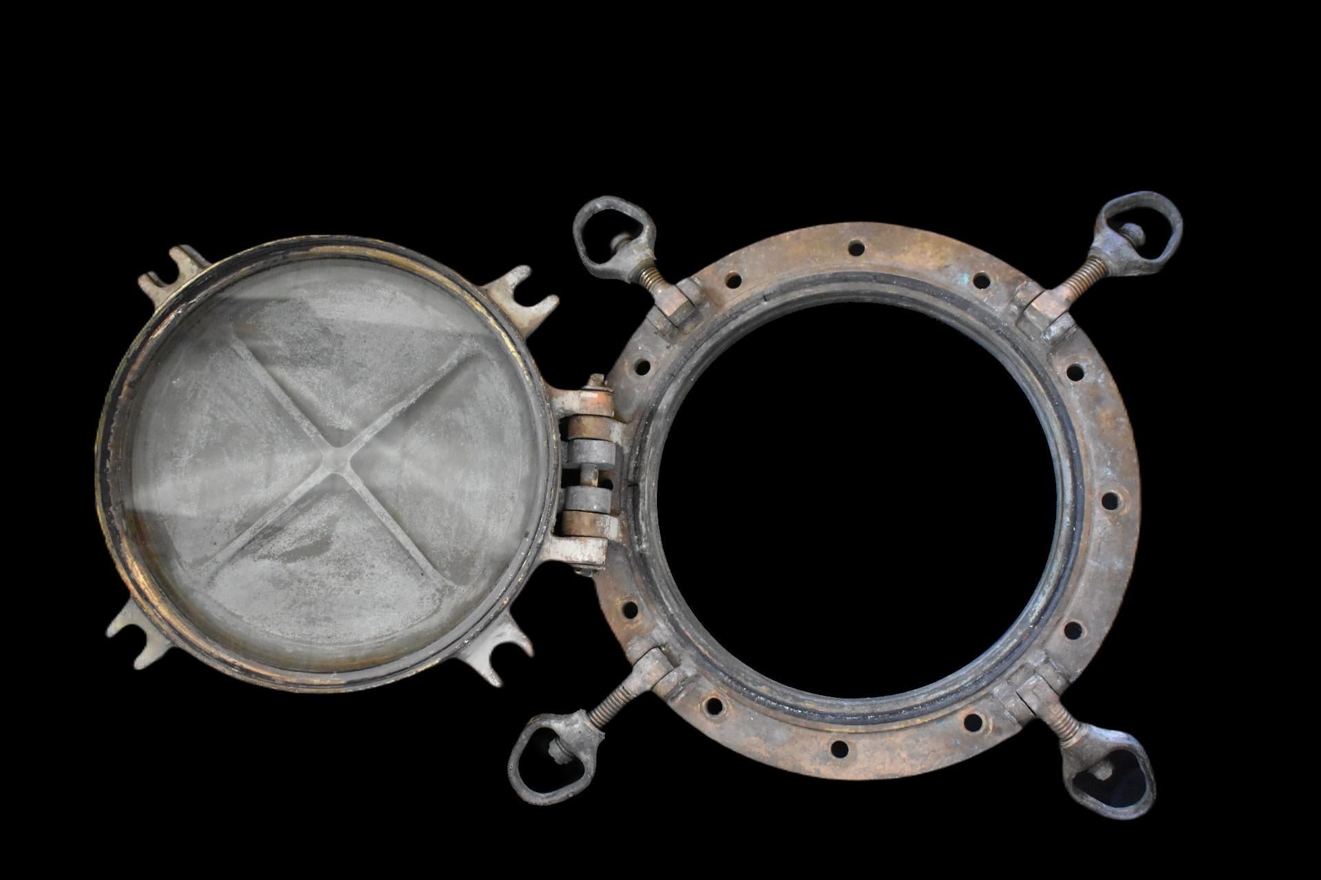 OCTO-PORTHOLE von Tom Rooth, das Öffnungsloch um 1900 (Britisch) im Angebot