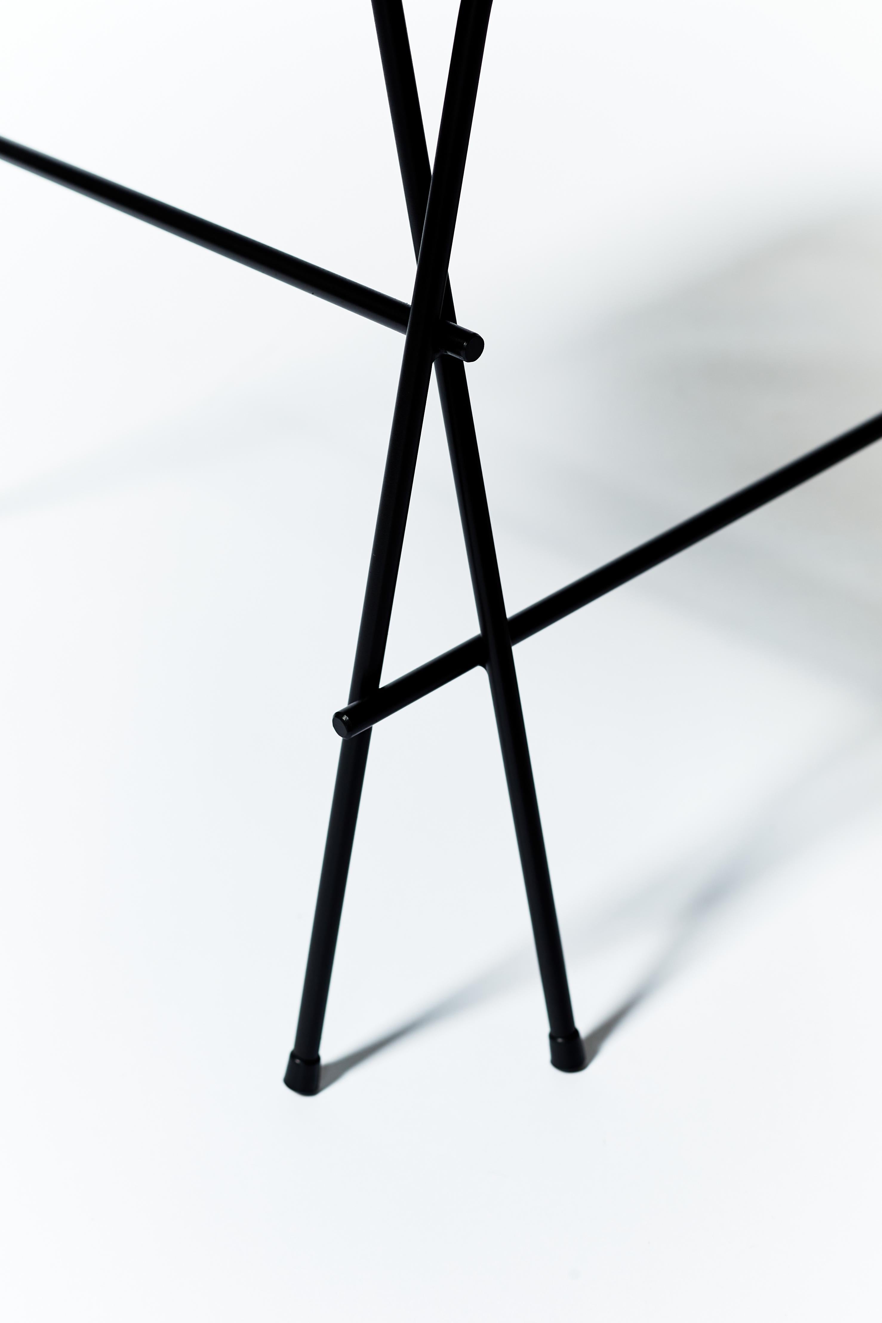 The Octo Side table was design to be a elegant yet discret addition to your living room. Made entirely of carbon stell, this piece was made to last and give a fresh felling to the space. Design by Bernardo Senna and made Estudio Few the Octo