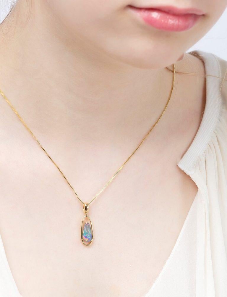 Contemporary Natural Australian 1.23ct Black Opal Pendant Necklace in 18K Yellow Gold