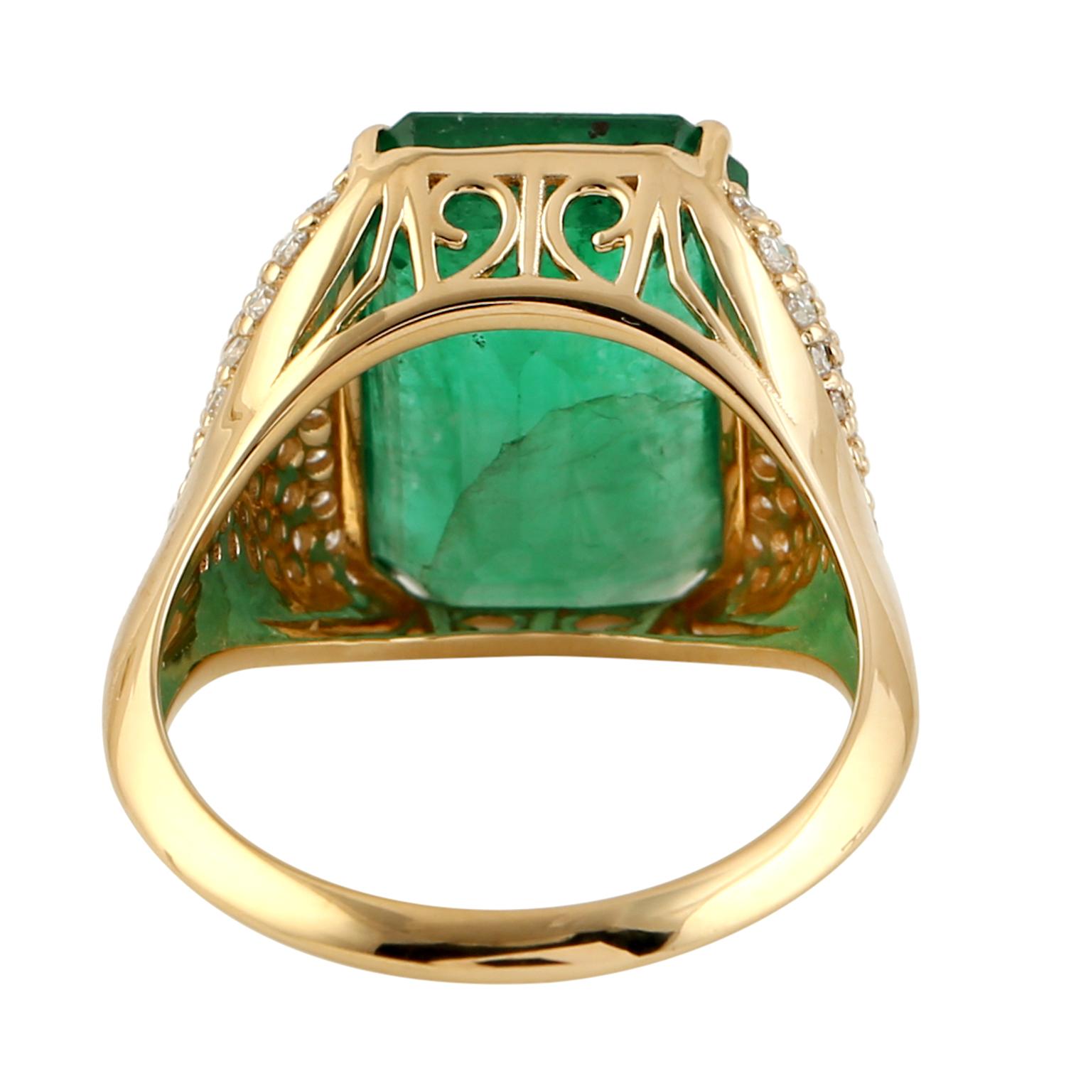 18KT:4.676g,
Diamond:0.70ct,
Emerald:8.74ct,
Größe: US-7