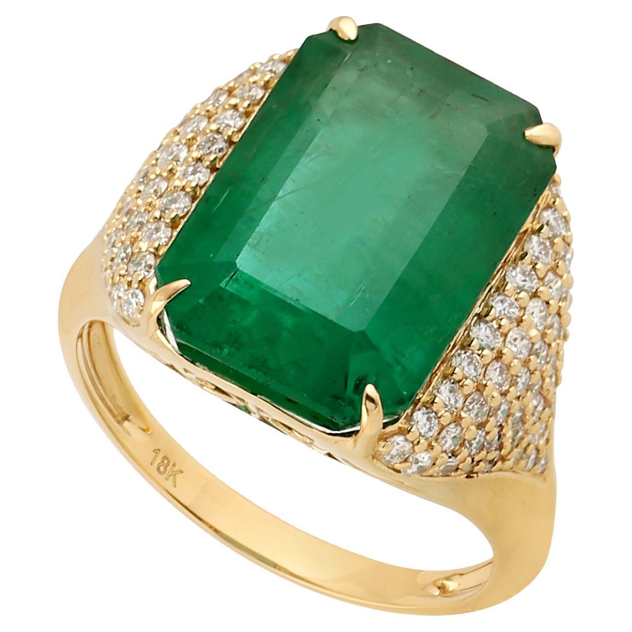Octogen Zambian Emerald Ring with Side Pave Diamonds Made in 18k Yellow Gold For Sale