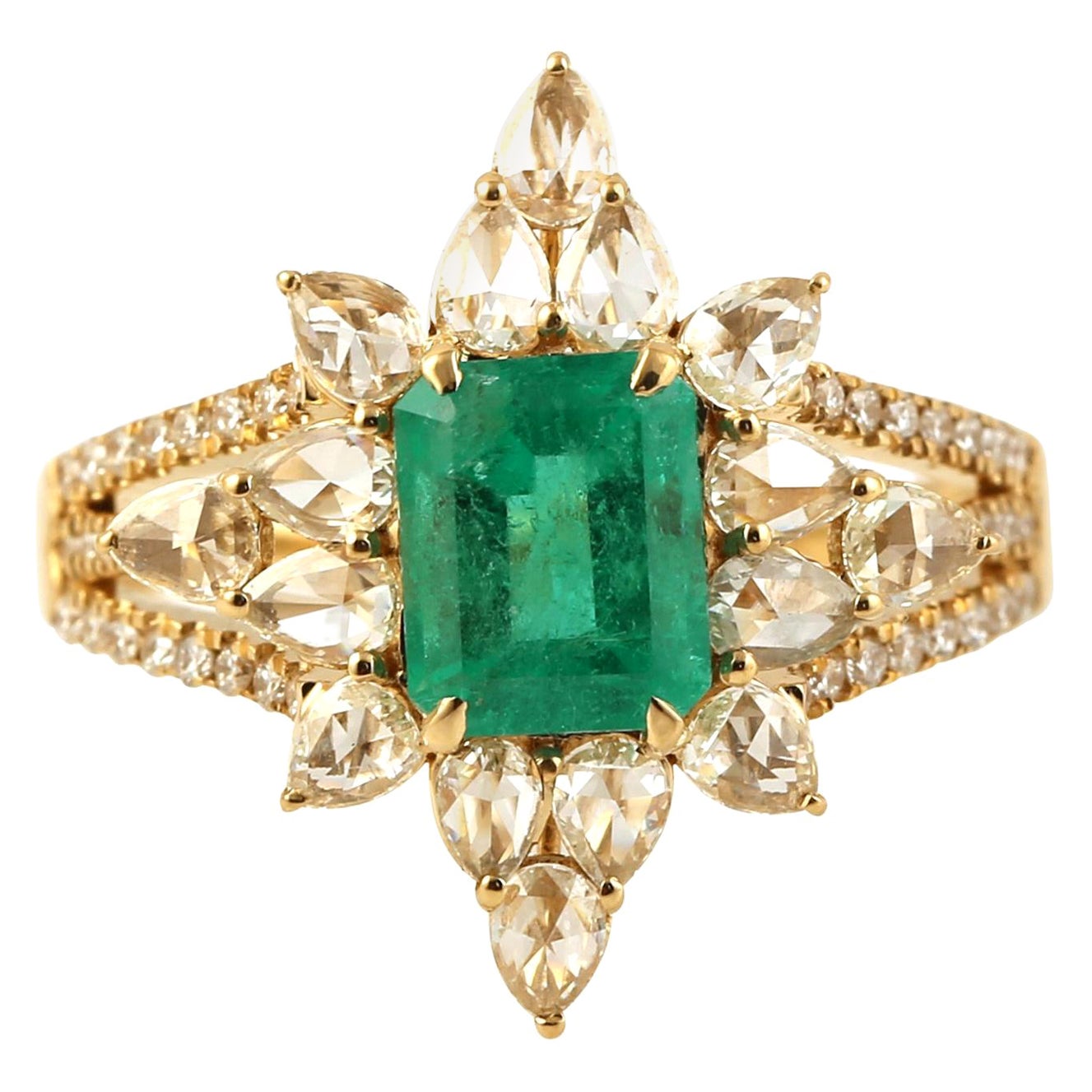 Bague émeraude en forme octogonale avec diamants taille rose en or jaune 18 carats