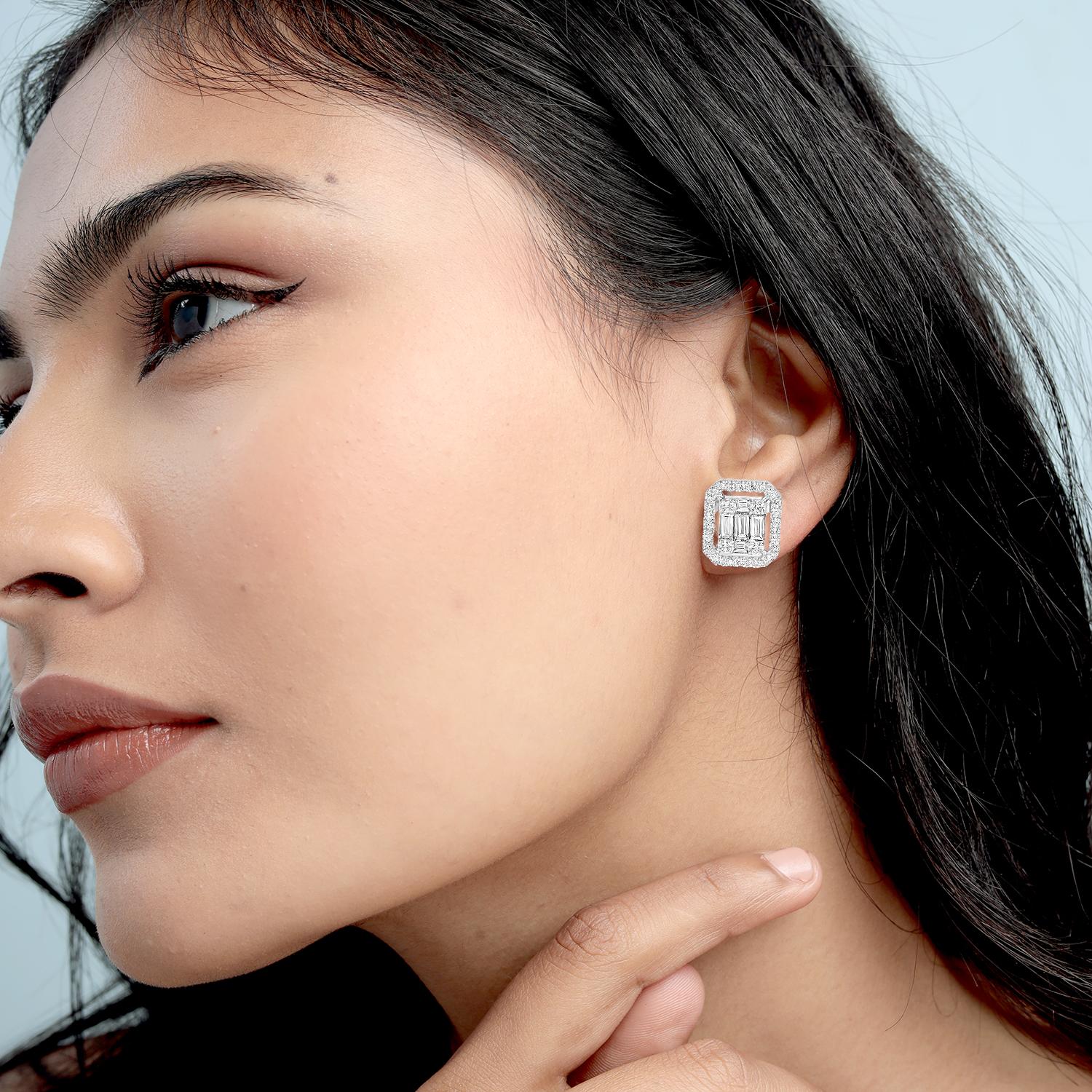 Ces boucles d'oreilles en forme d'octogone offrent un look épuré et contemporain rehaussé d'une juste dose d'éclat. Réalisées en or blanc 18 carats et serties de 0,91 carats de diamants pavés, elles constituent un choix raffiné pour le quotidien et