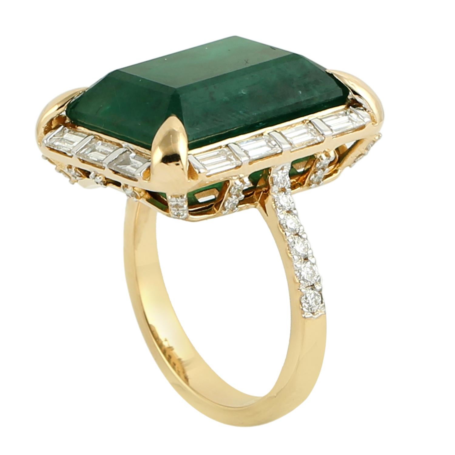 Octogen Shaped Zambian Emerald Cocktail Ring With Baguette Diamonds In New Condition For Sale In New York, NY