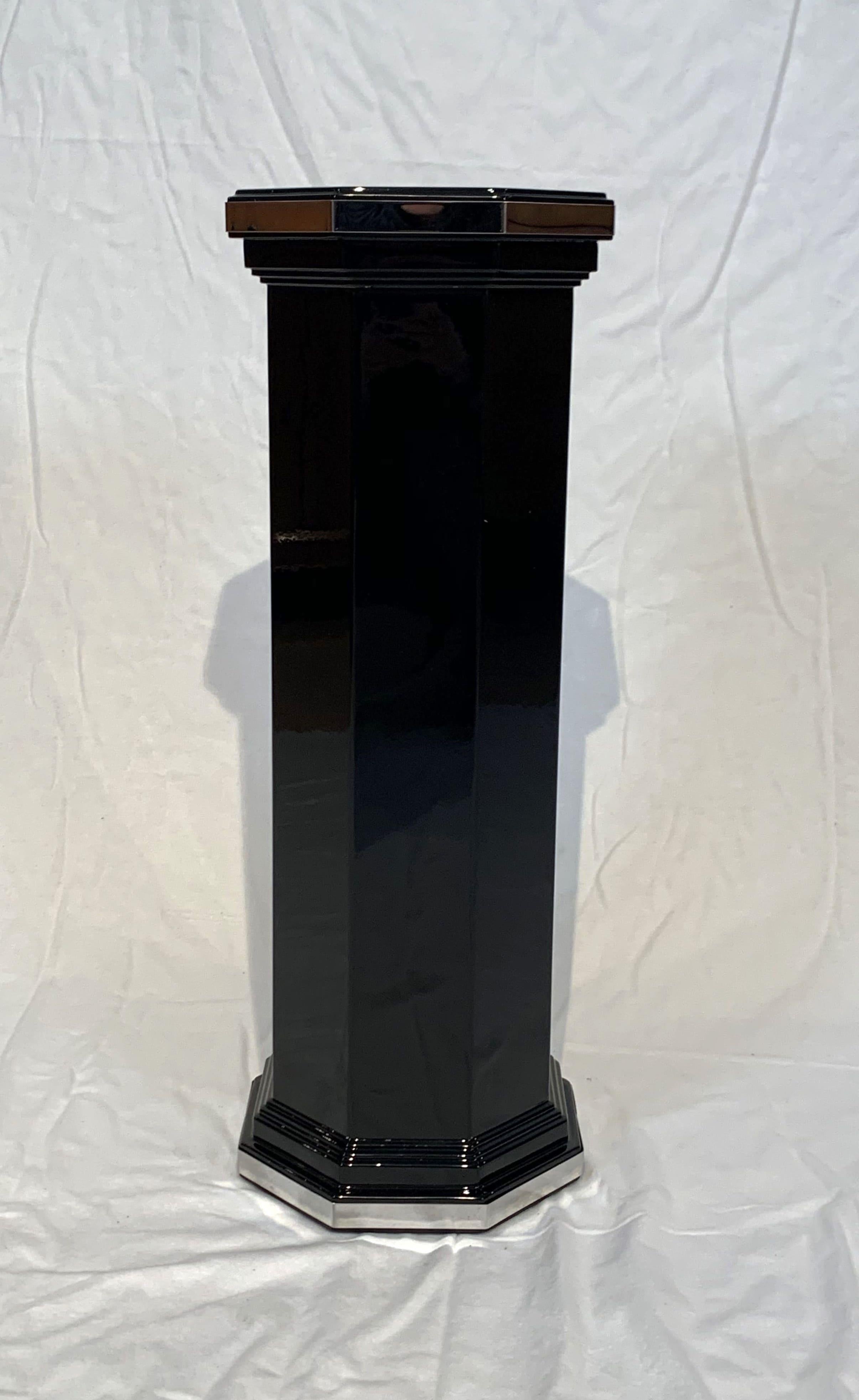 Lacquered Octagonal Art Deco Column / Pedestal, Black Lacquer and Trims, France circa 1930