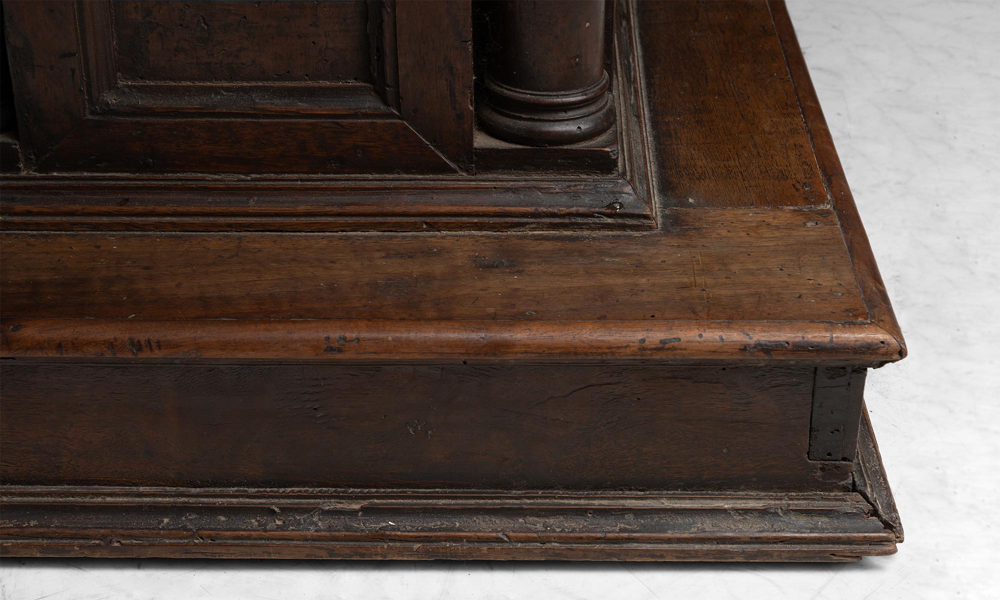 Oktogonaler Mitteltisch, Italien um 1680 im Zustand „Gut“ im Angebot in Culver City, CA