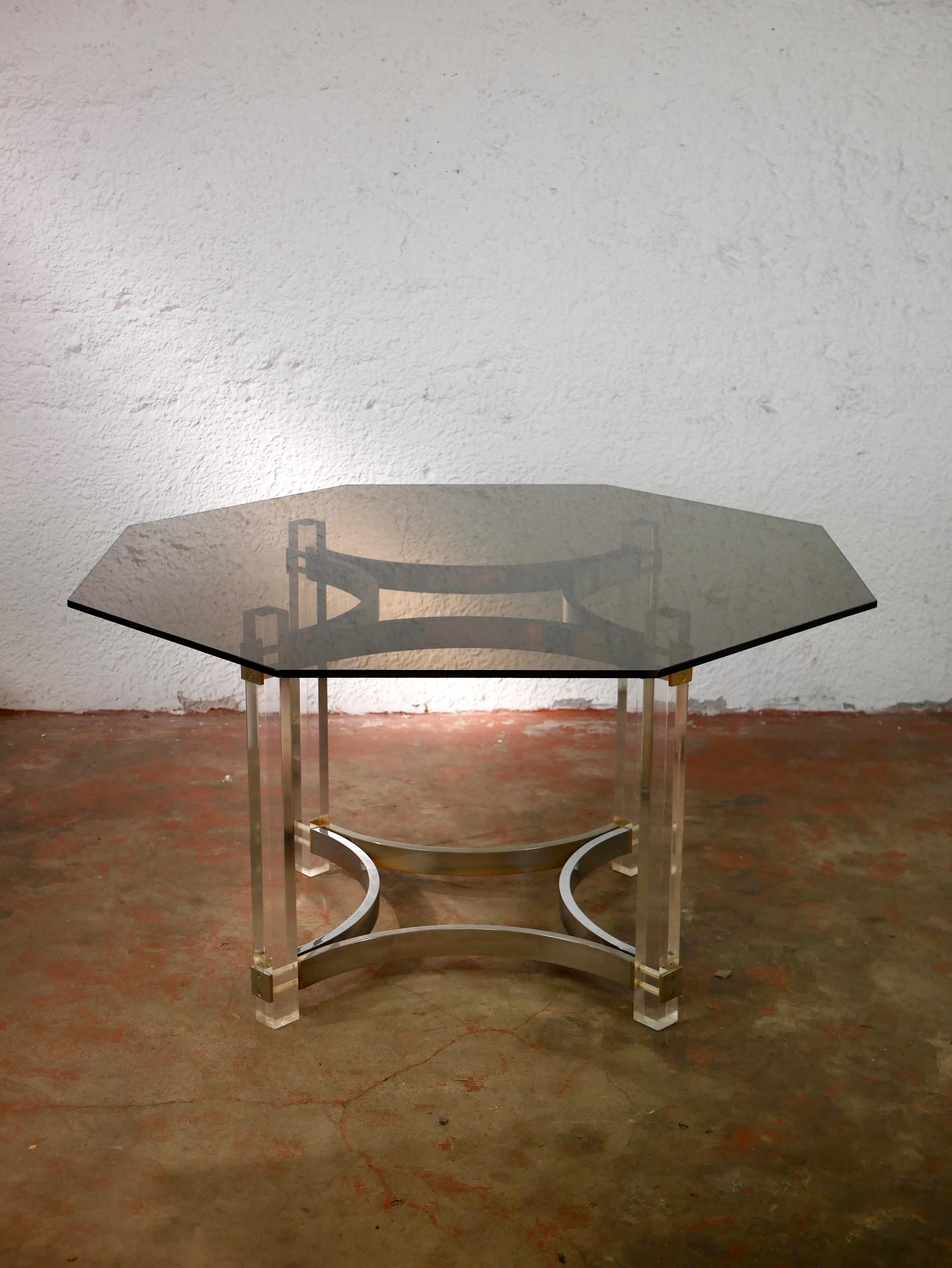 Italian Octogonal dining table in lucite, glass and brass by Alessandro Albrizzi, 1970s