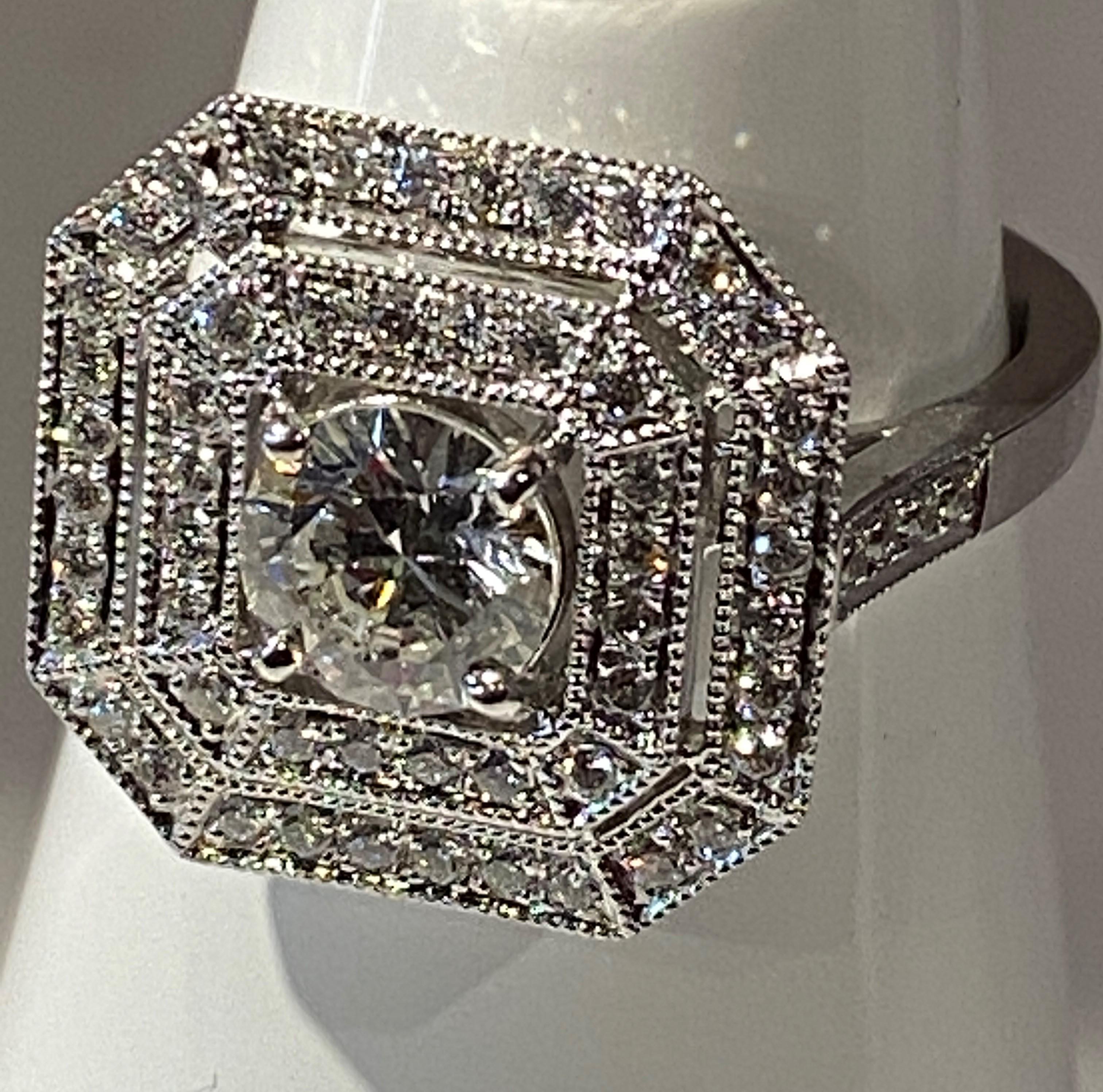 Bague de fiançailles octogonale en or 18 carats avec diamants taille brillant  en vente 6