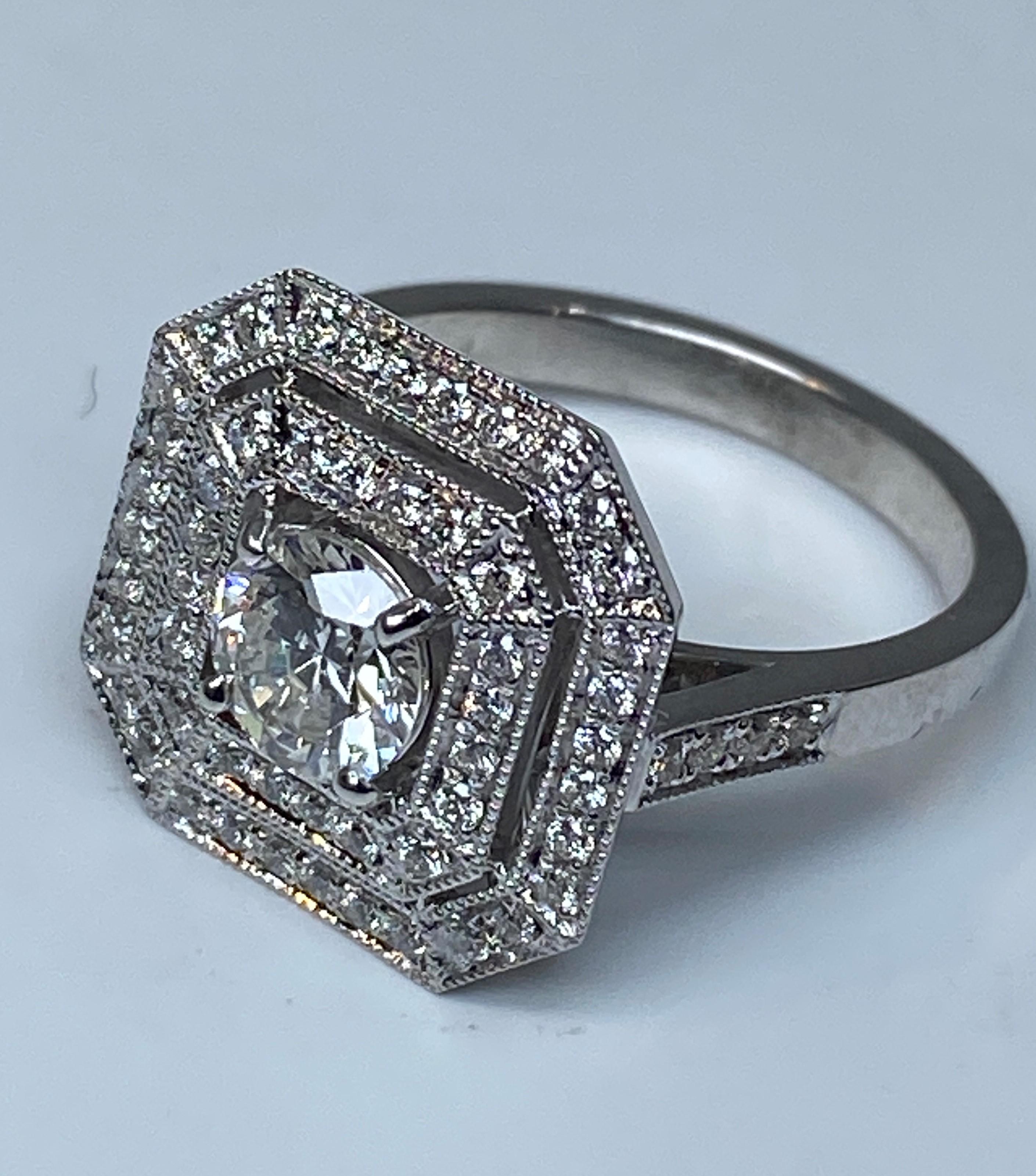 Art déco Bague de fiançailles octogonale en or 18 carats avec diamants taille brillant  en vente