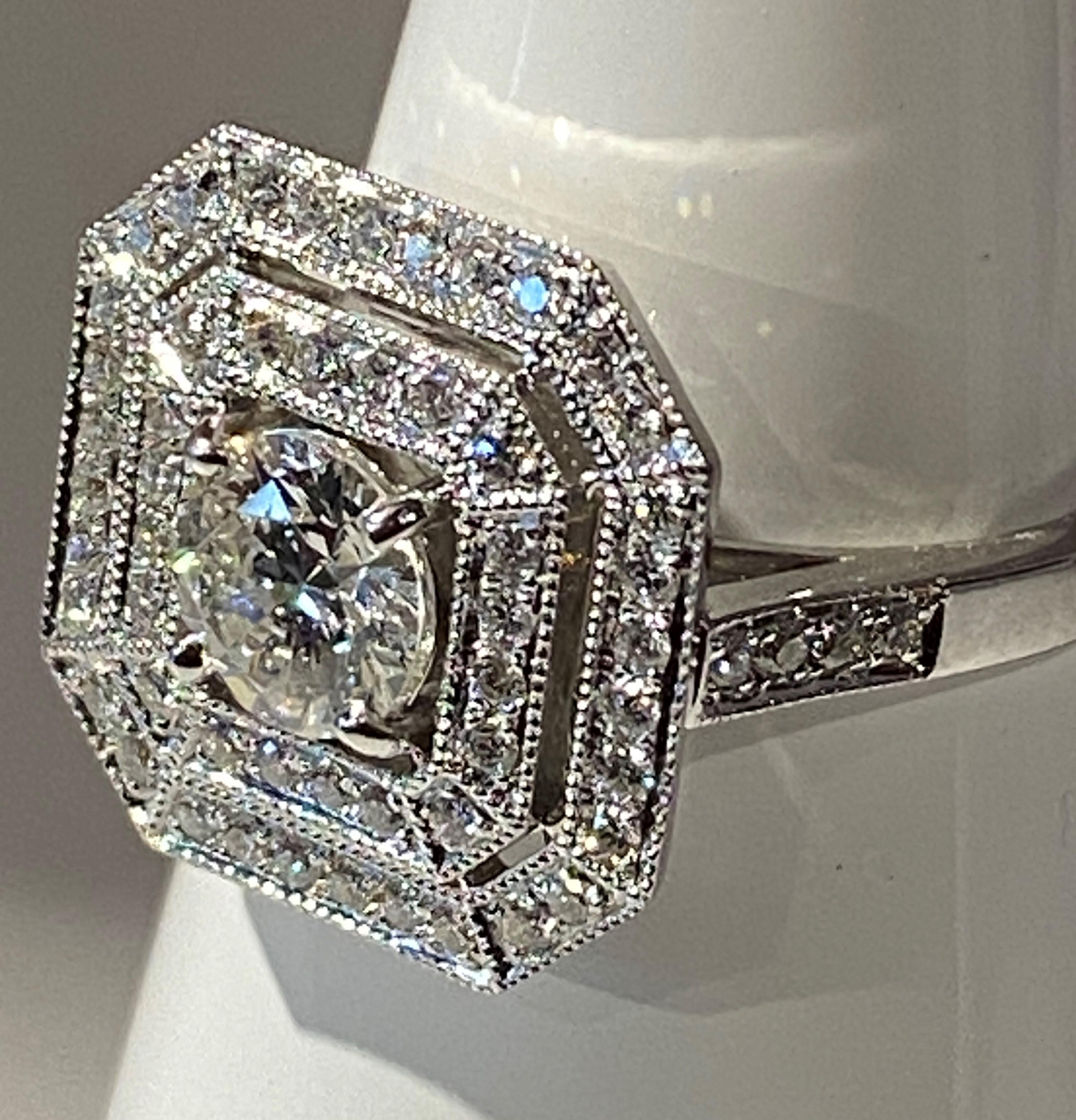 Bague de fiançailles octogonale en or 18 carats avec diamants taille brillant  Neuf - En vente à VERSAILLES, FR