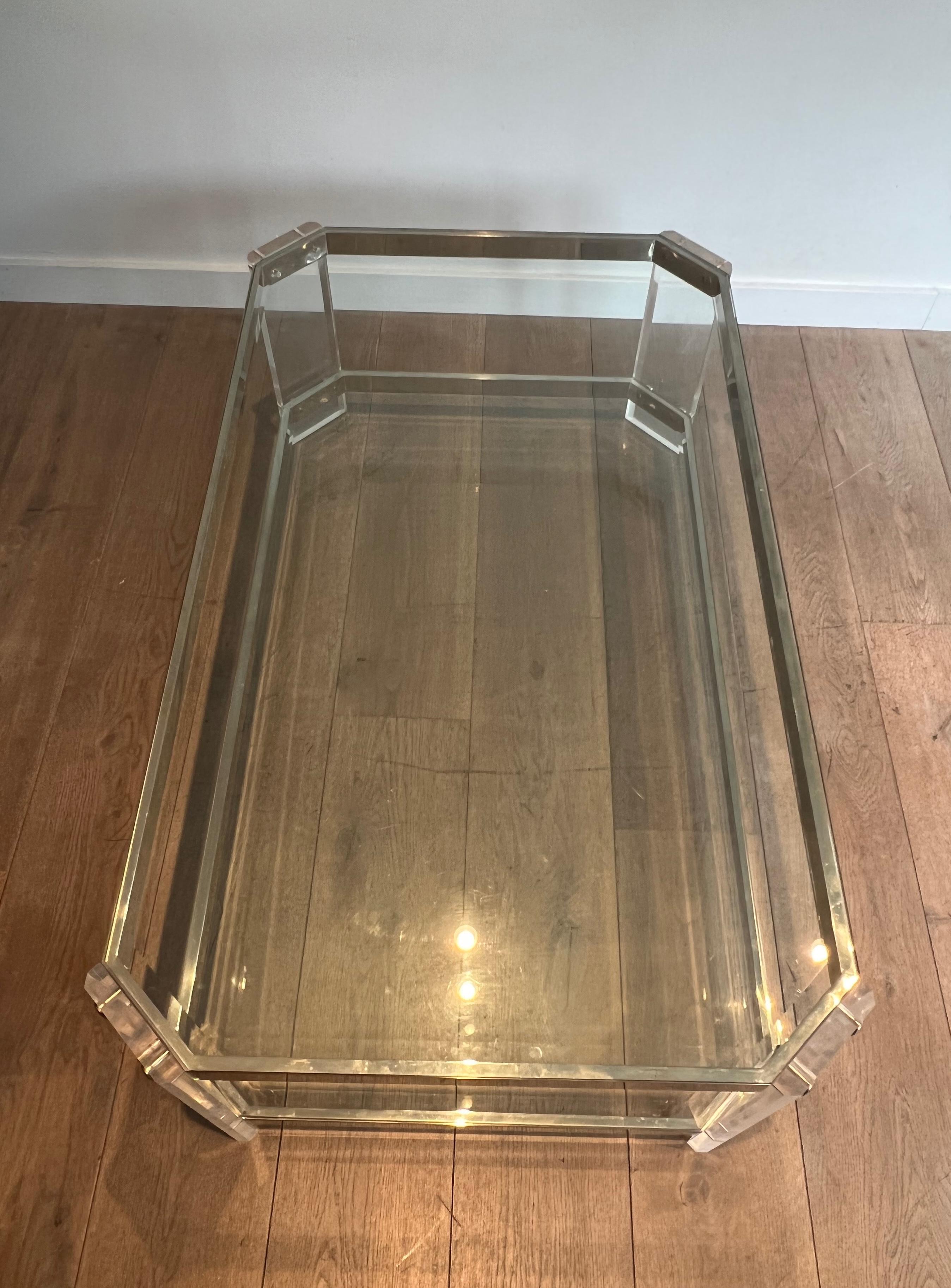 Français Table basse octogonale en lucite et chrome de la Maison Jansen Circa 1970 en vente