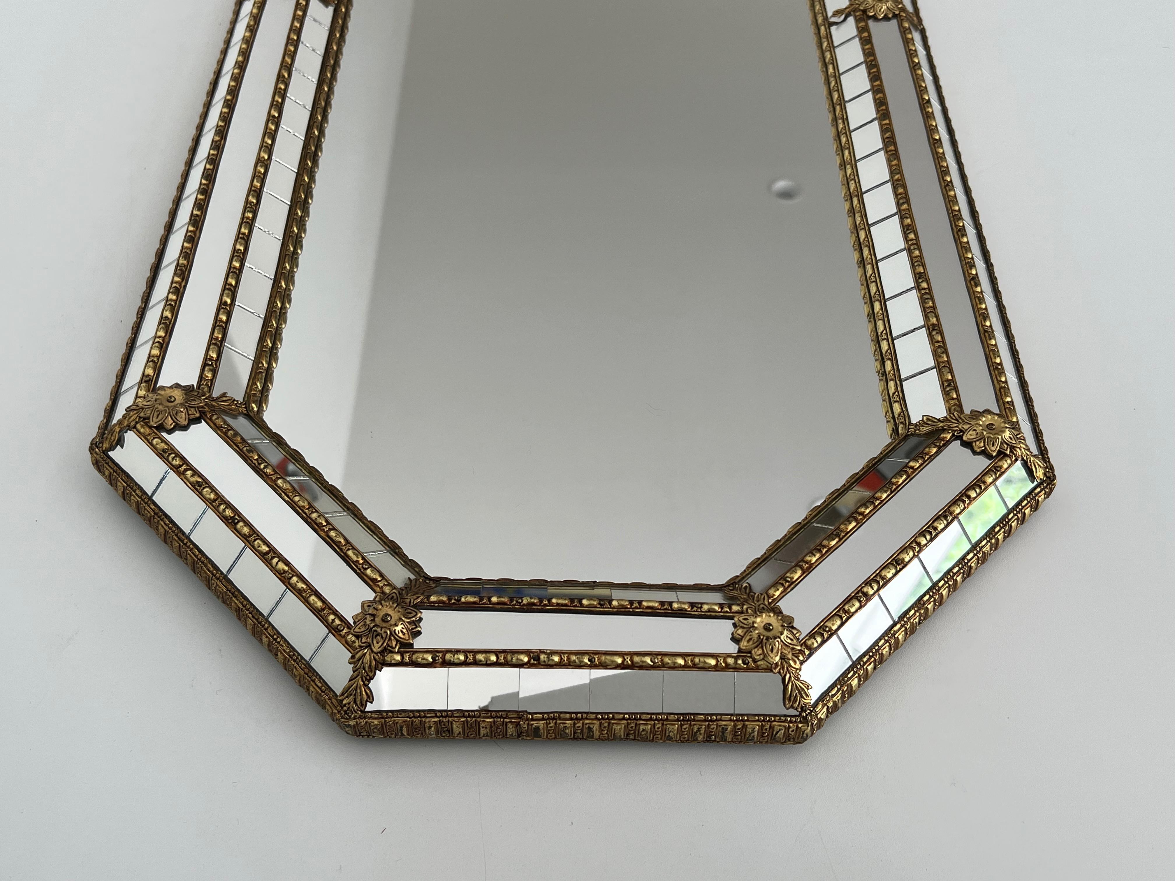 Octogonal Multi-Facets Mirror with Brass Garlands For Sale 8