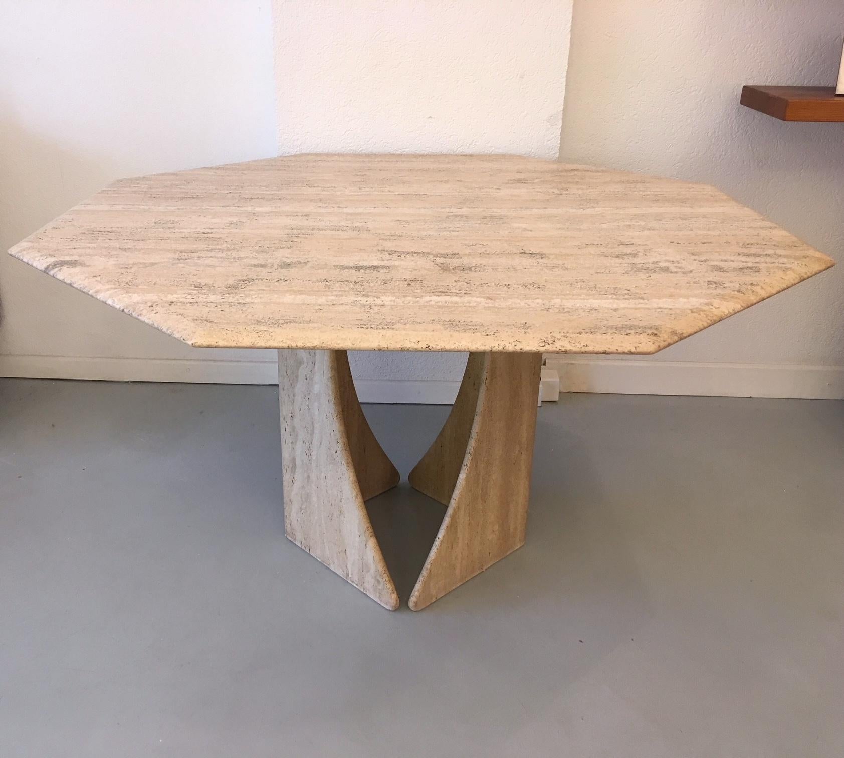Octogonal Travertine Dining Table In Good Condition In Geneva, CH