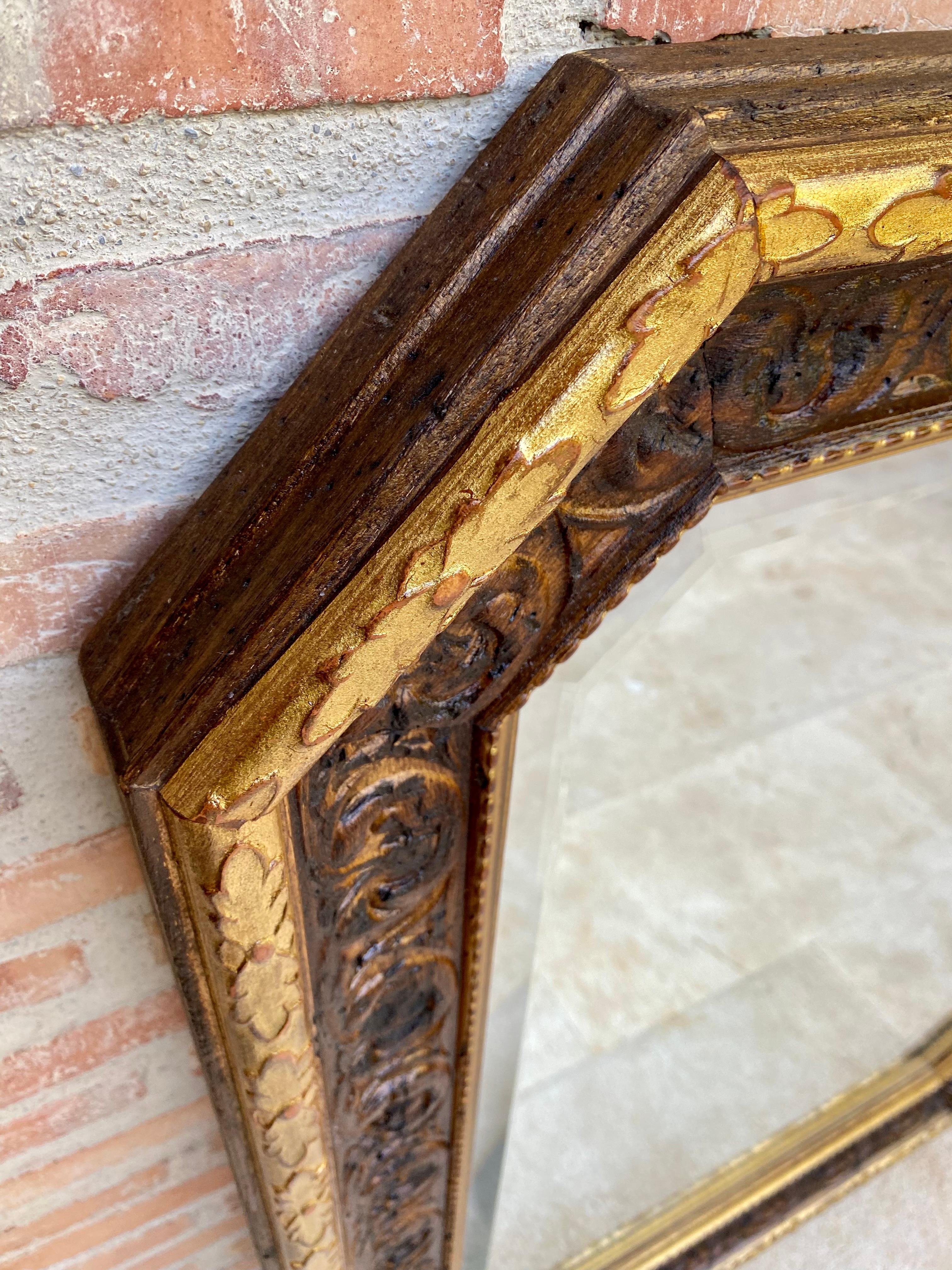 Octogonal Wall Mirror with Carved Gold Wooden Frame, 1940s For Sale 1