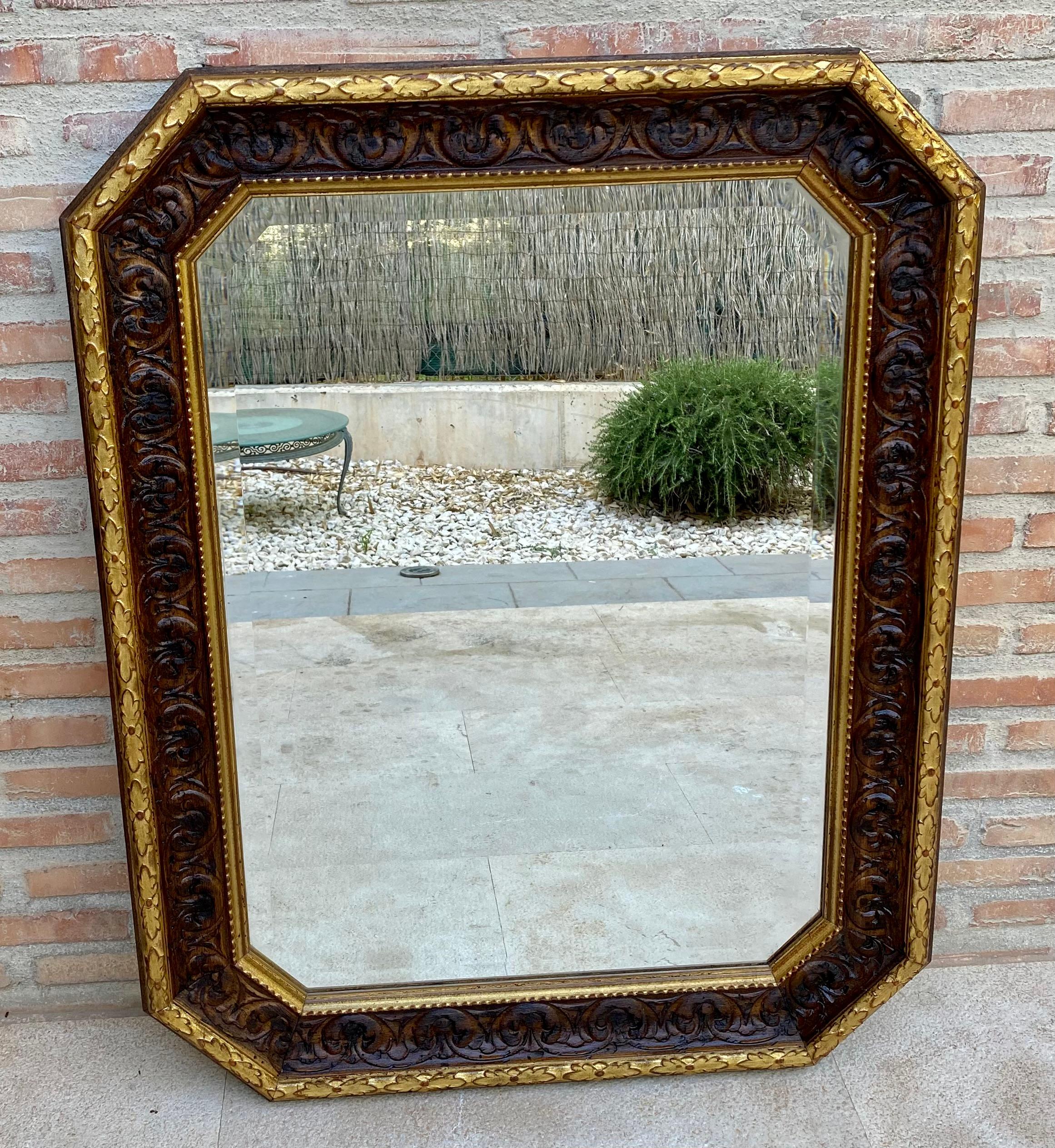 Octogonal Wall Mirror with Carved Gold Wooden Frame, 1940s For Sale 2