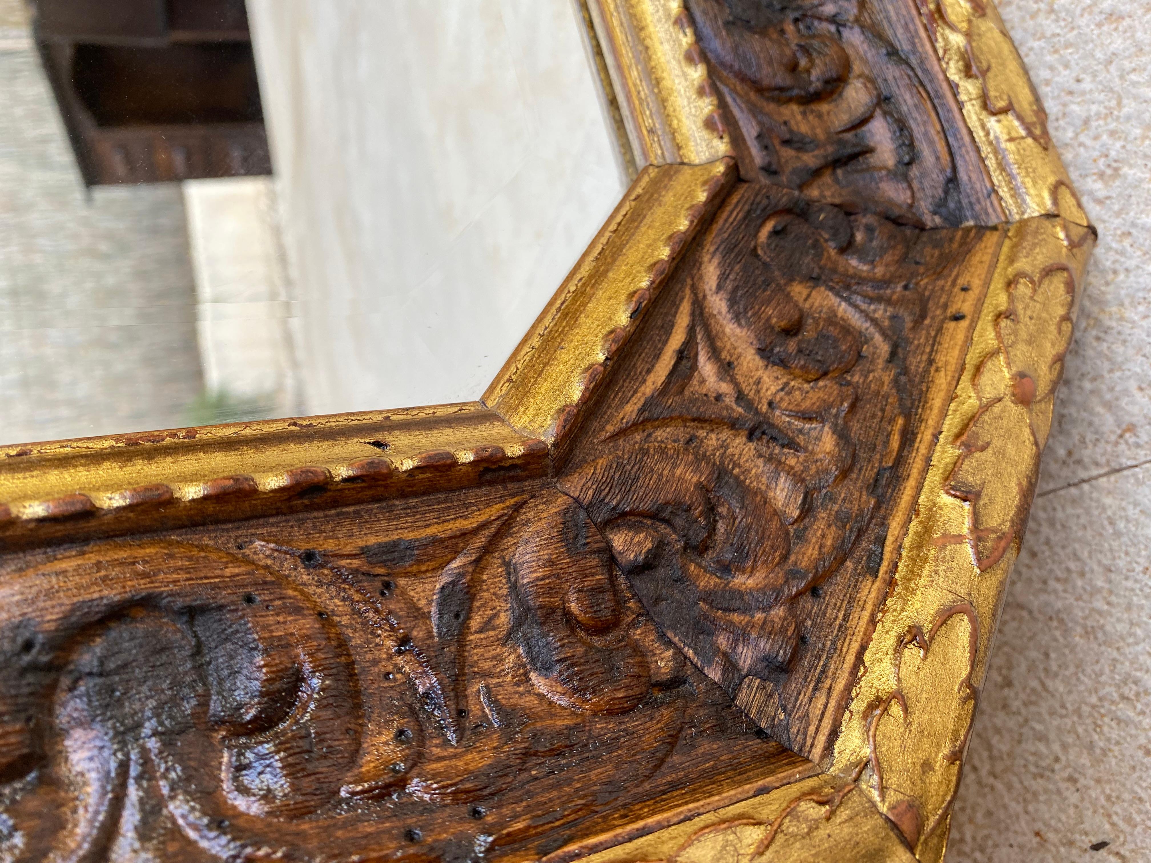 Octogonal Wall Mirror with Carved Gold Wooden Frame, 1940s For Sale 3