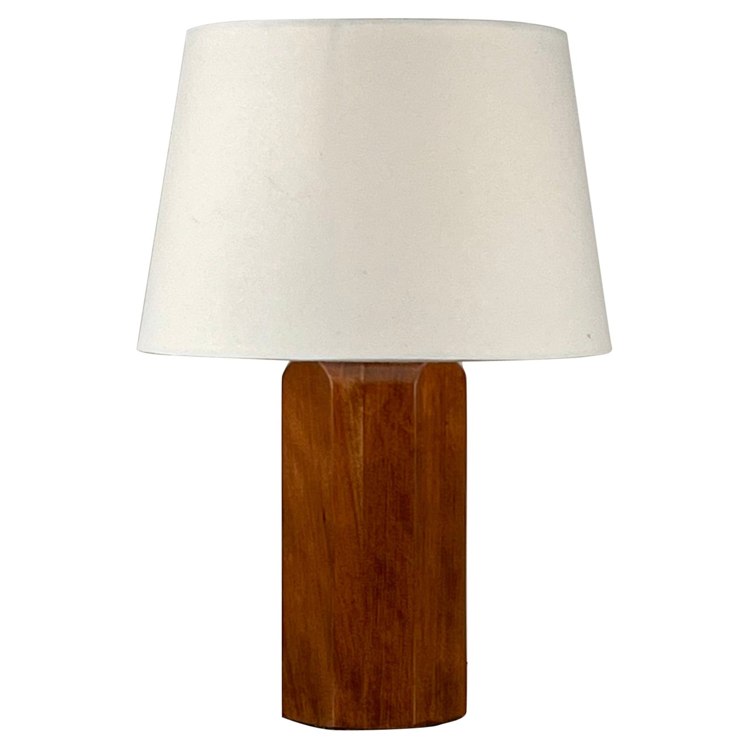 Lampada da tavolo in noce 'Octogone' con paralume in pergamena di Design Frères