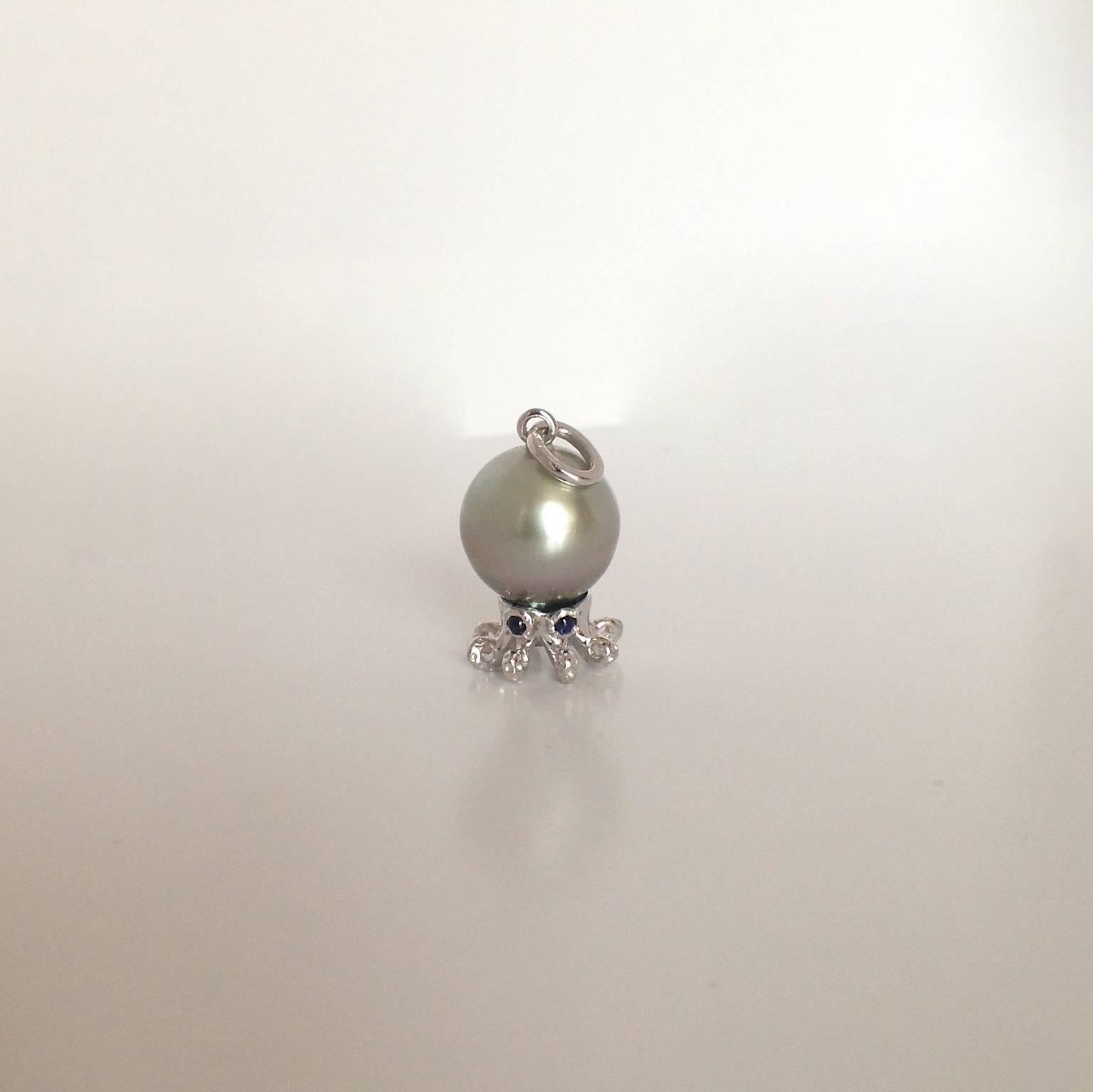 Octopus Blue Sapphire White 18K Gold Tahitian Pearl Pendant or Necklace In New Condition In Bussolengo, Verona